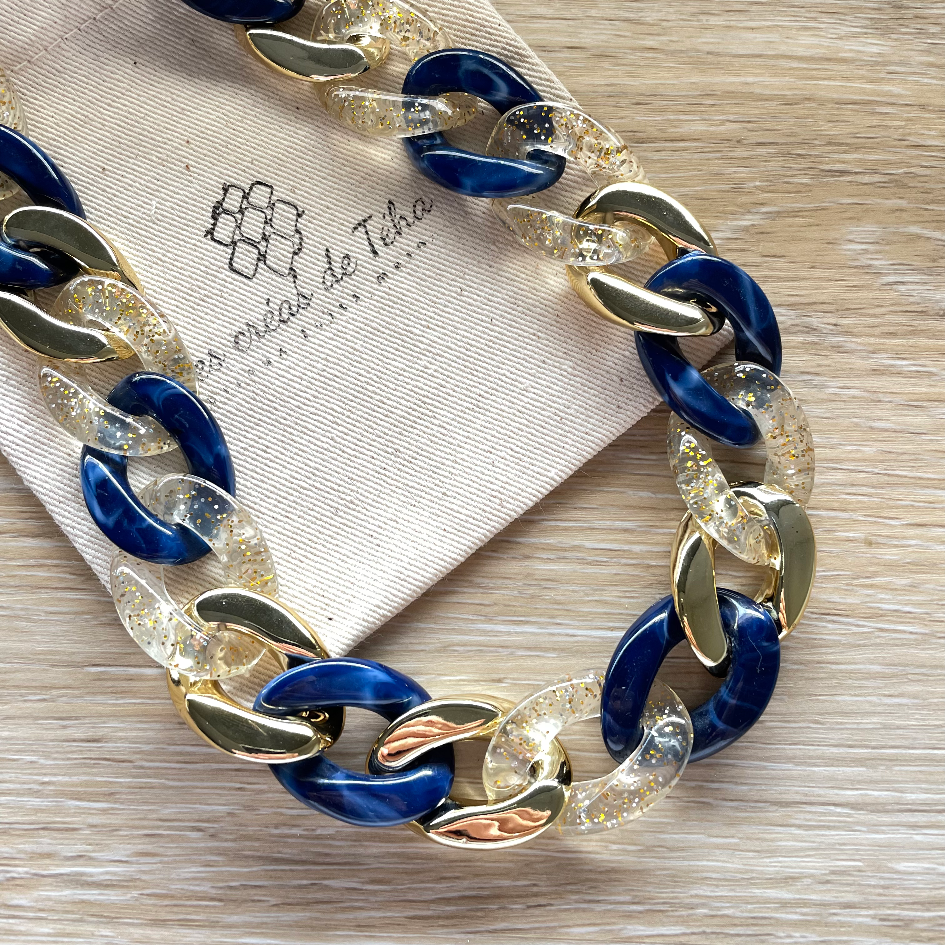 Collier en grosses mailles bleu marine et doré modèle Ohéa