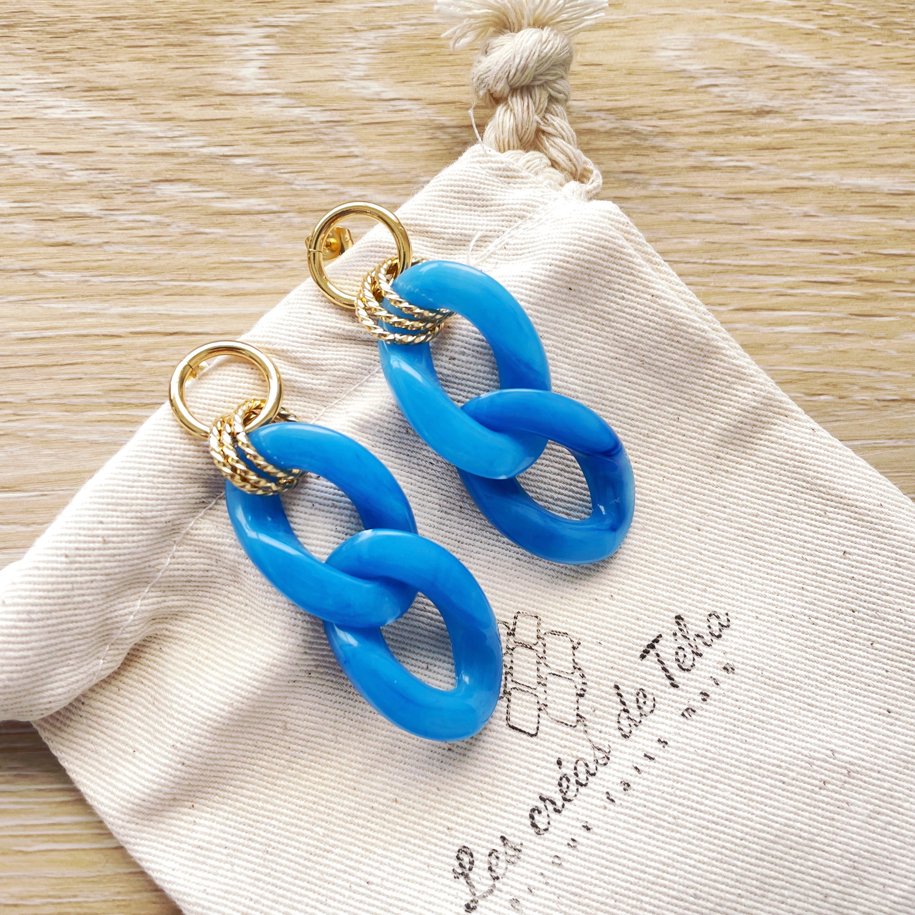 Boucles d’oreilles tendance en grosses mailles modèle Ohéa