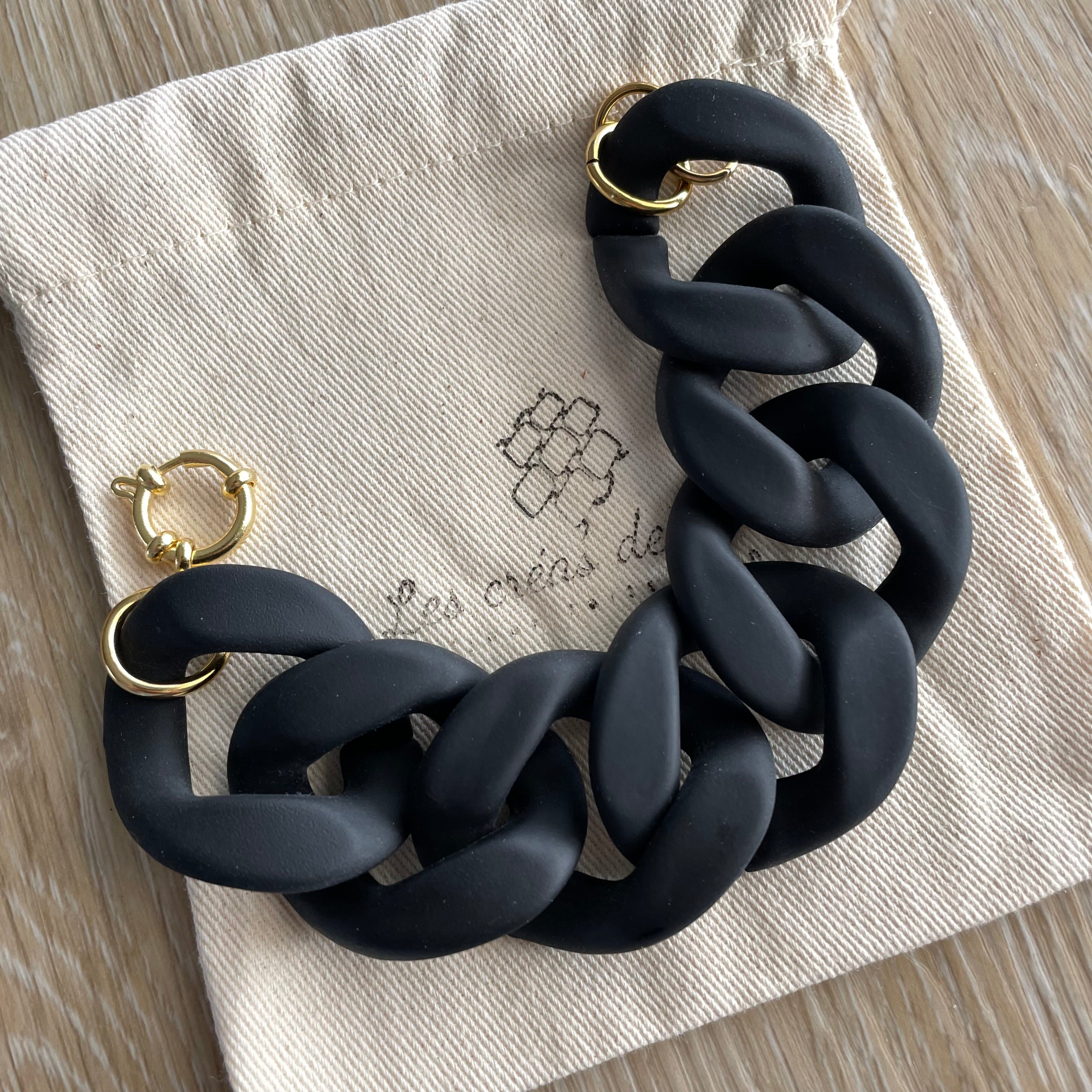 Bracelet noir en grosses mailles  modèle Ohéa