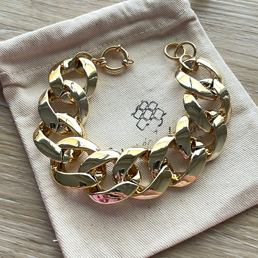 Bracelet en grosses mailles dorées en acrylique modèle Ohéa