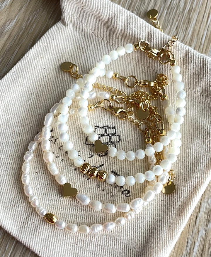 Bracelet en perles d'eau douce, nacre et acier inoxydable modèle Aroha