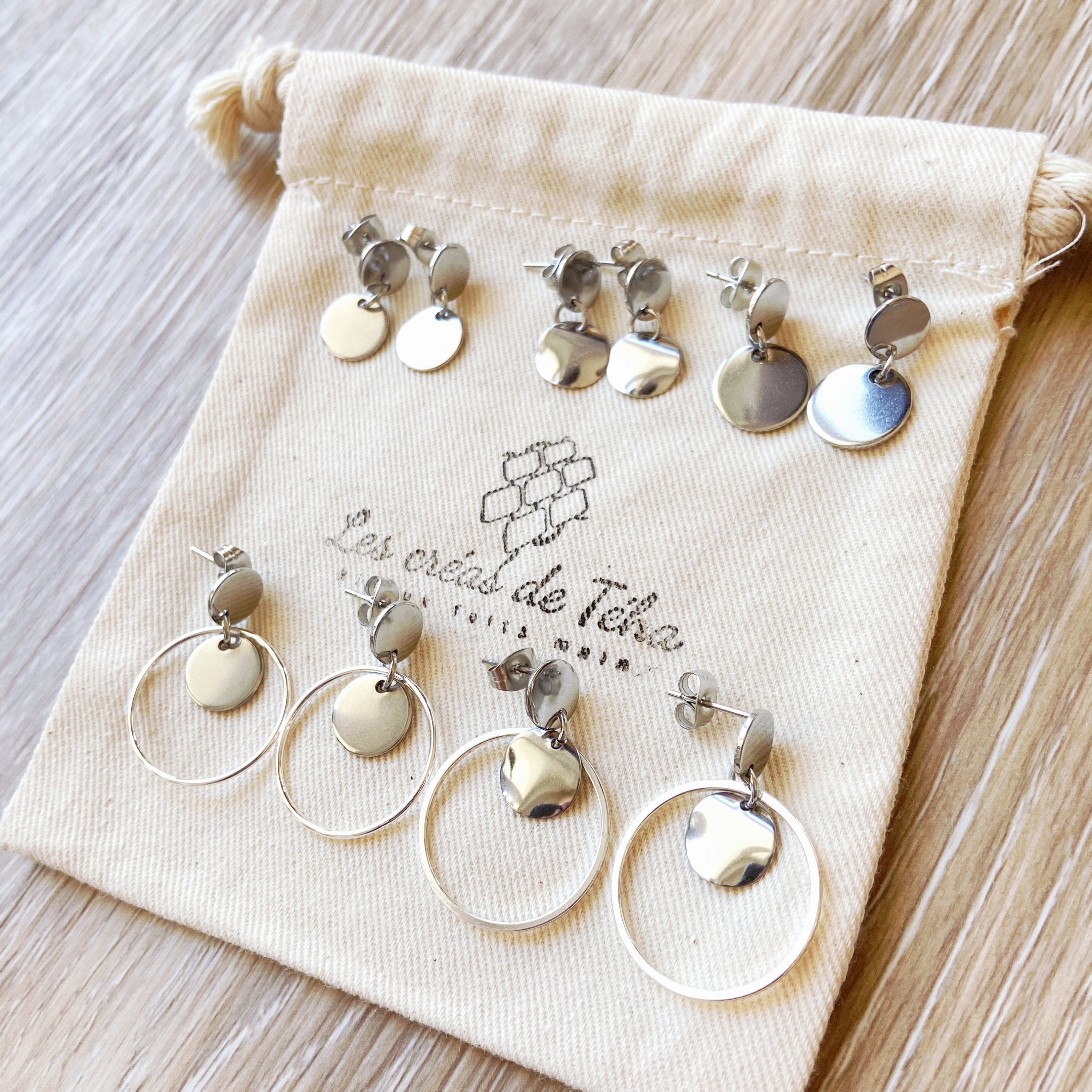 Boucles d’oreilles Māhina argentée en acier inoxydable