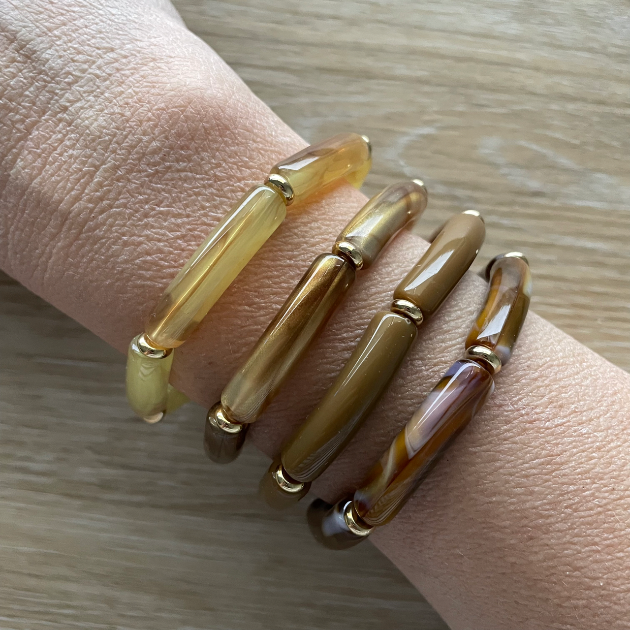 Bracelet élastique tendance perles incurvées modèle Ata