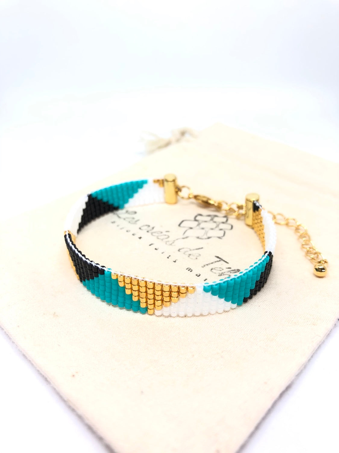 Bracelet fin Atavai en perles de verre et plaqué or