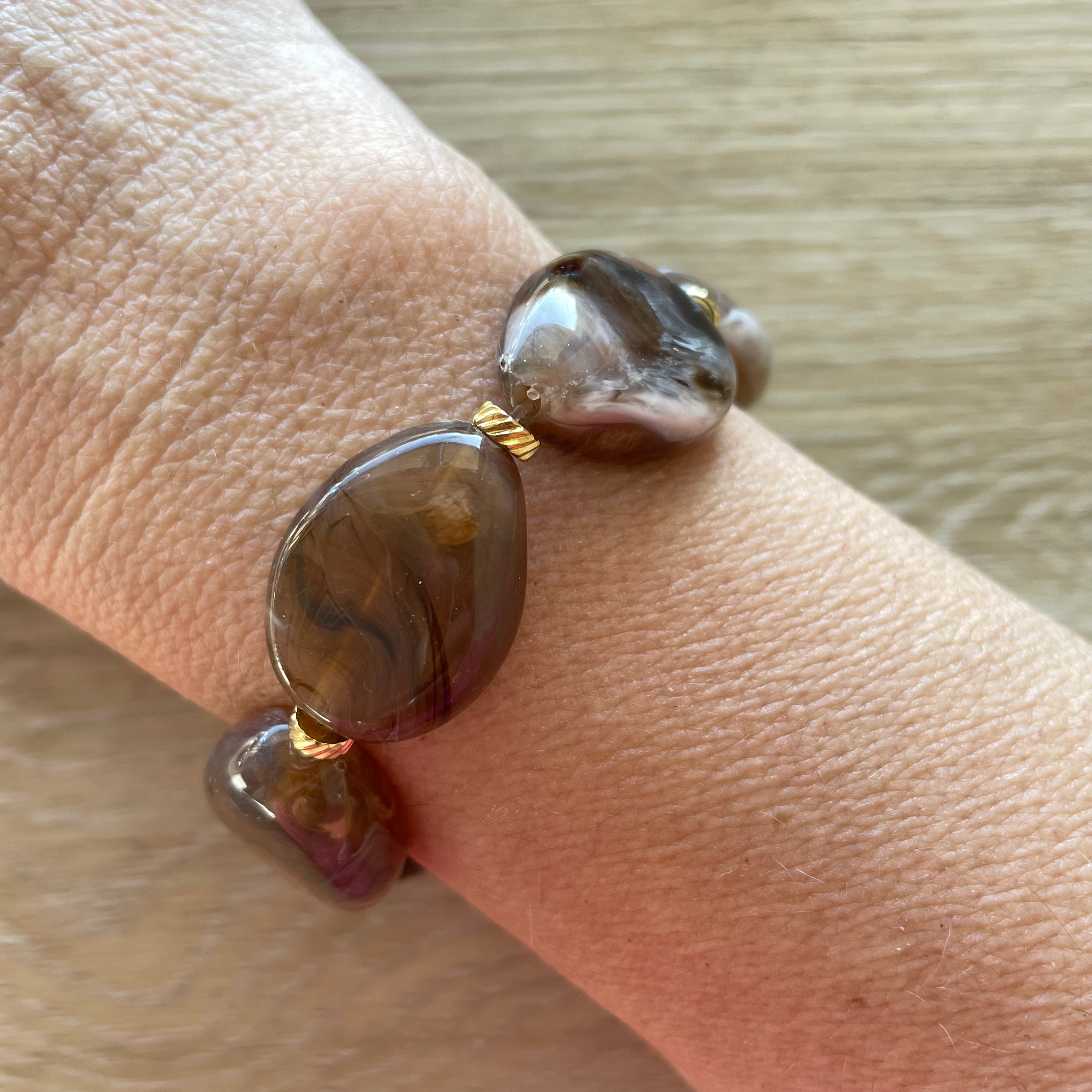 Bracelet élastique en perles acrylique et acier inoxydable modèle Joia