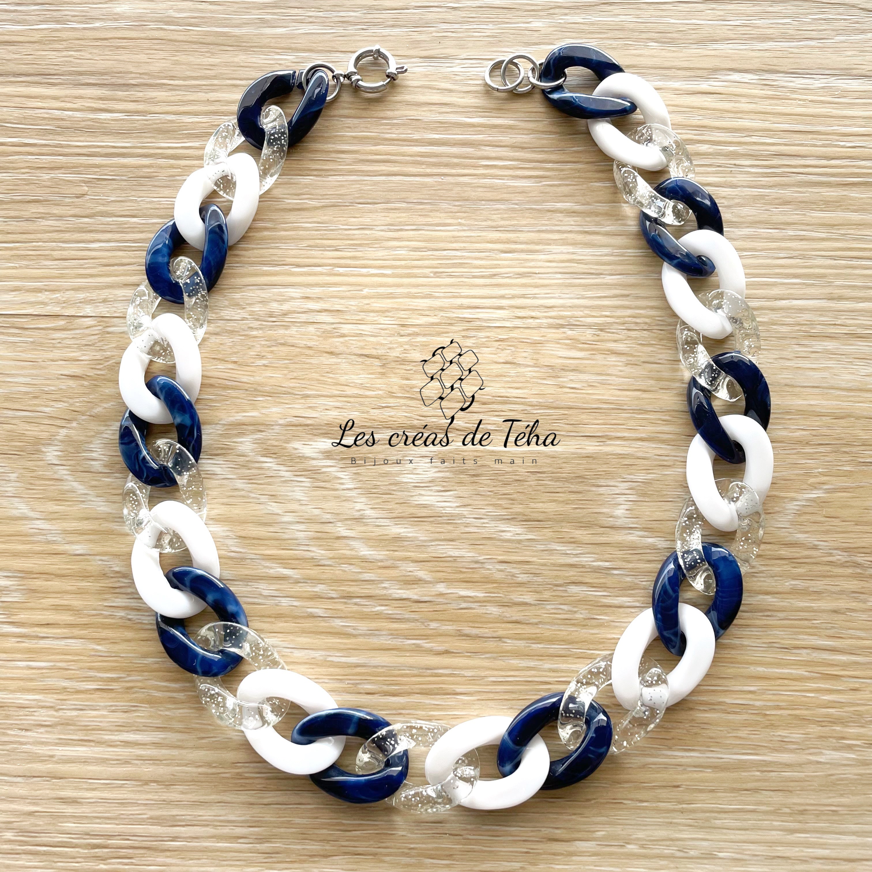 Parure de bijoux en grosses mailles marine, blanc et argenté modèle Ohéa