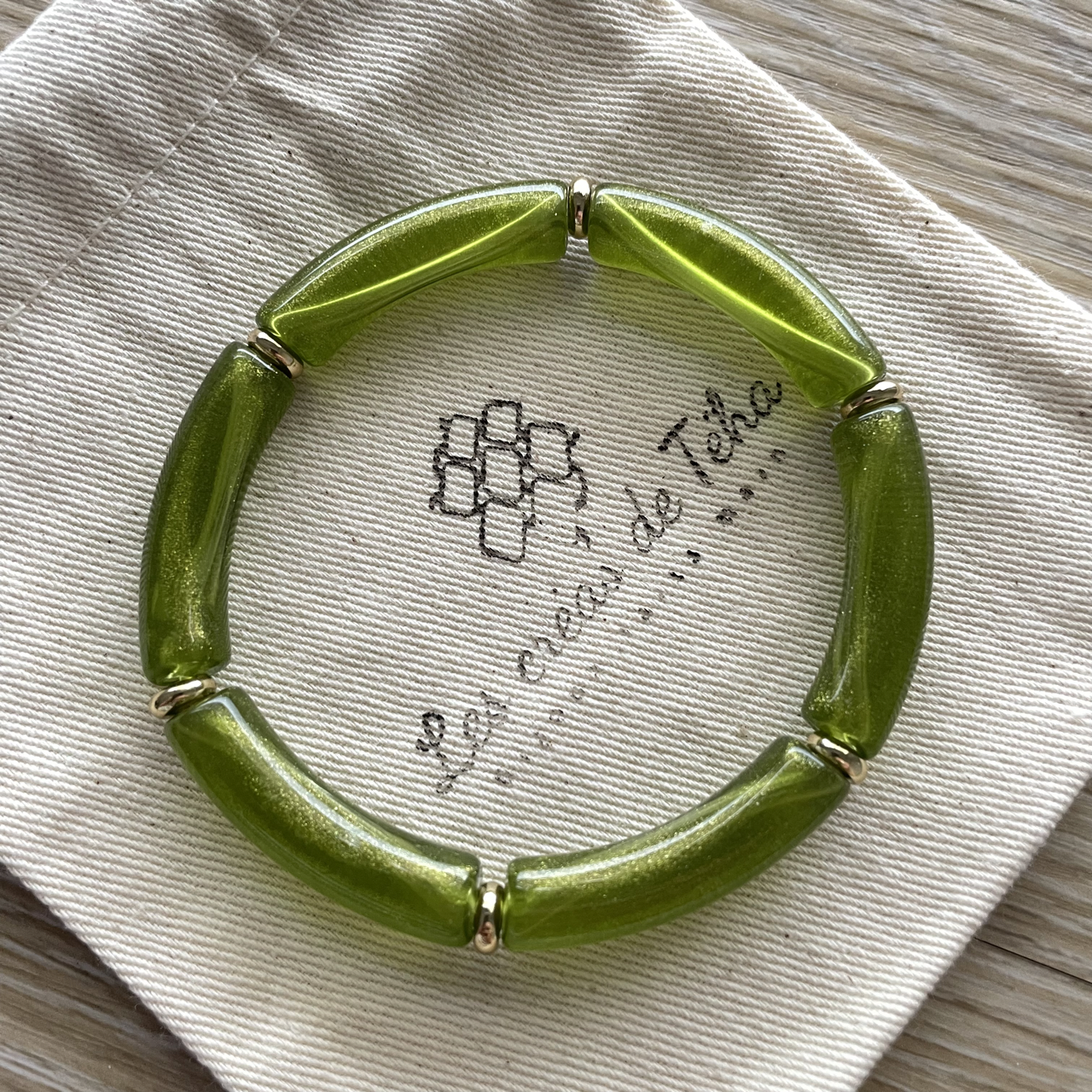 Bracelet élastique tendance perles incurvées modèle Ata
