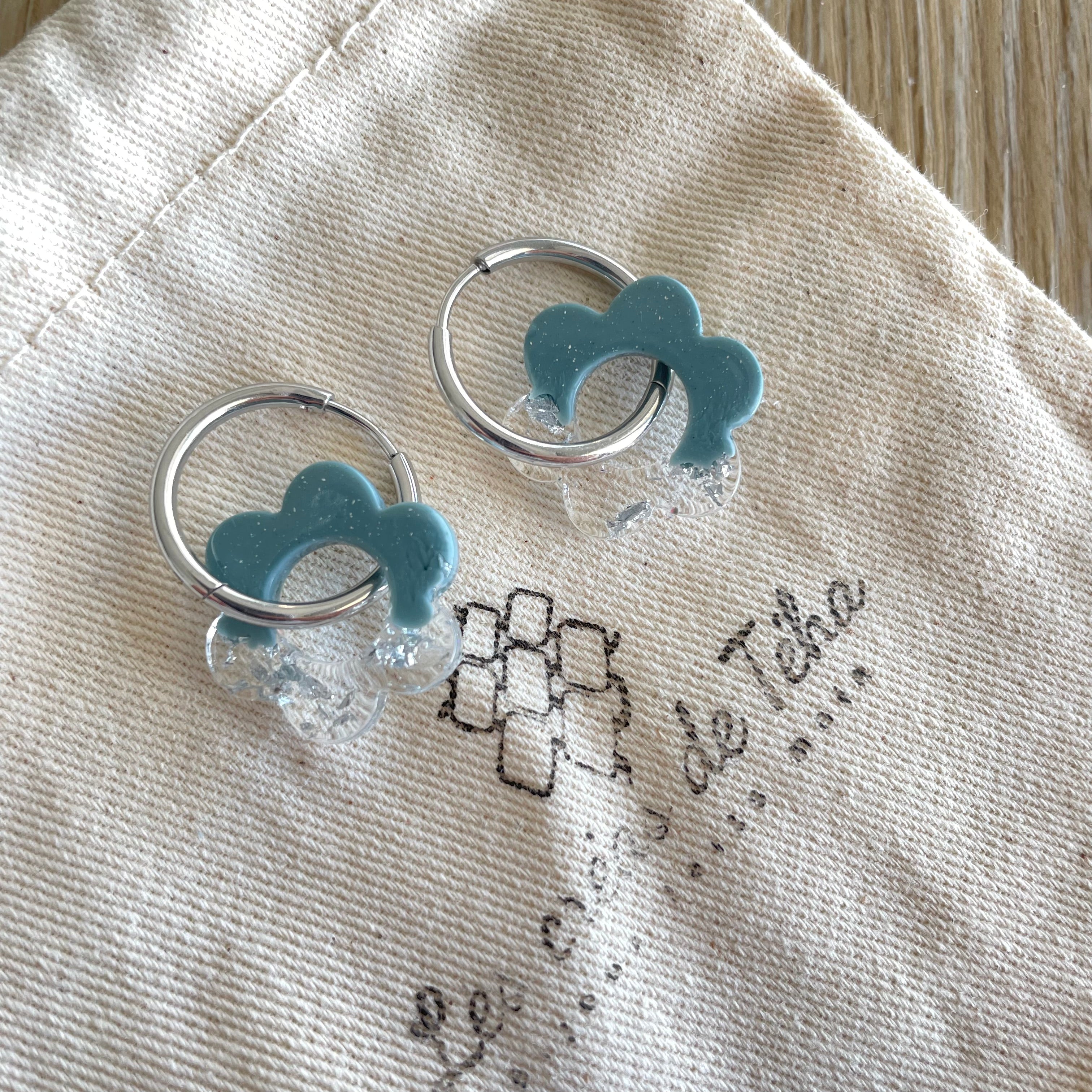 Créoles en acier inoxydable et breloque coeur modèle Flower