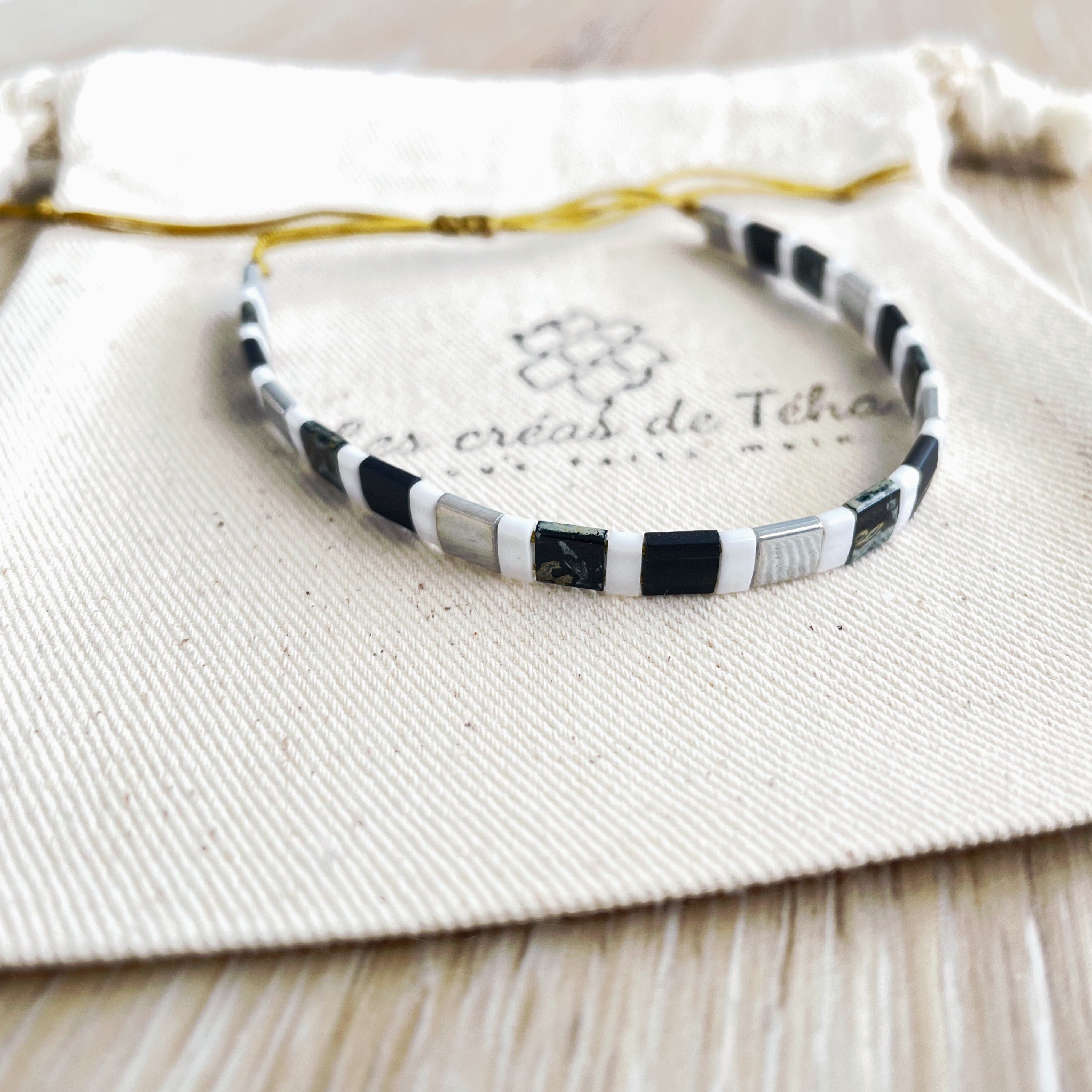 Bracelet en perles de verre et cordon modèle Huira