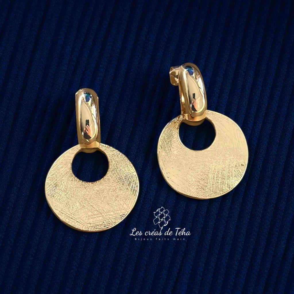 Boucles d’oreilles tendance dorée modèle Tēnuare