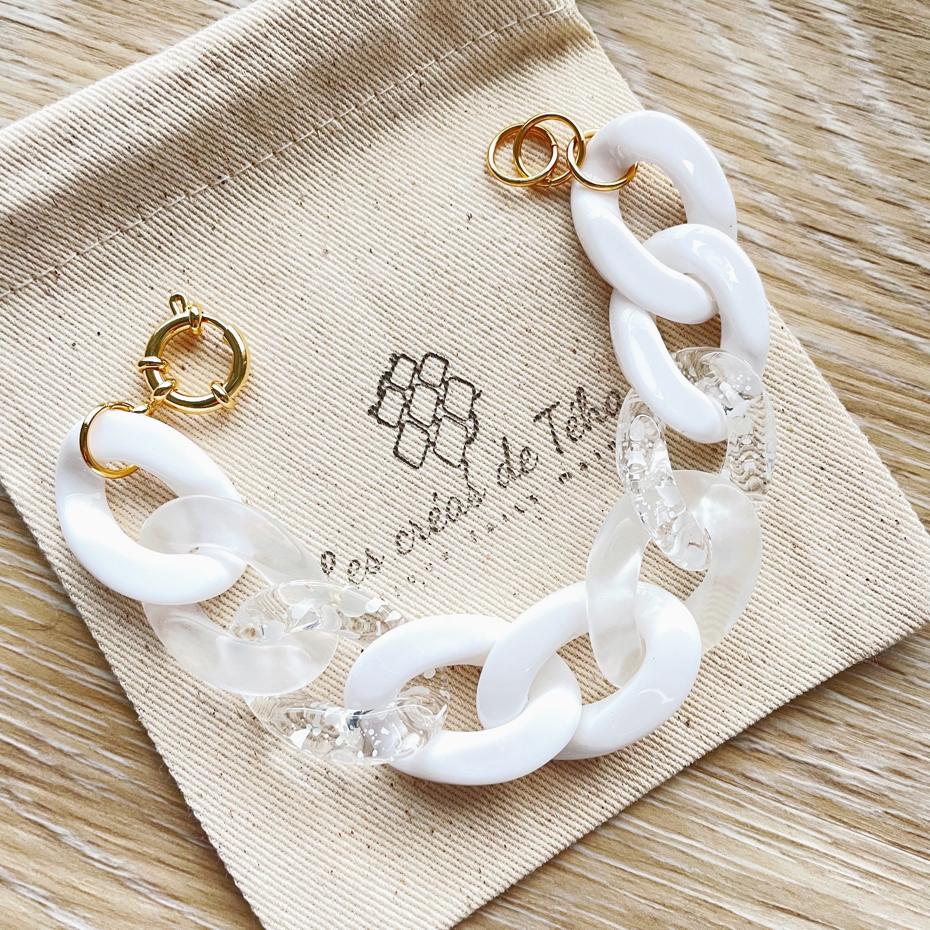Bracelet tendance grosses mailles acrylique blanc,  acier inoxydable modèle Ohéa