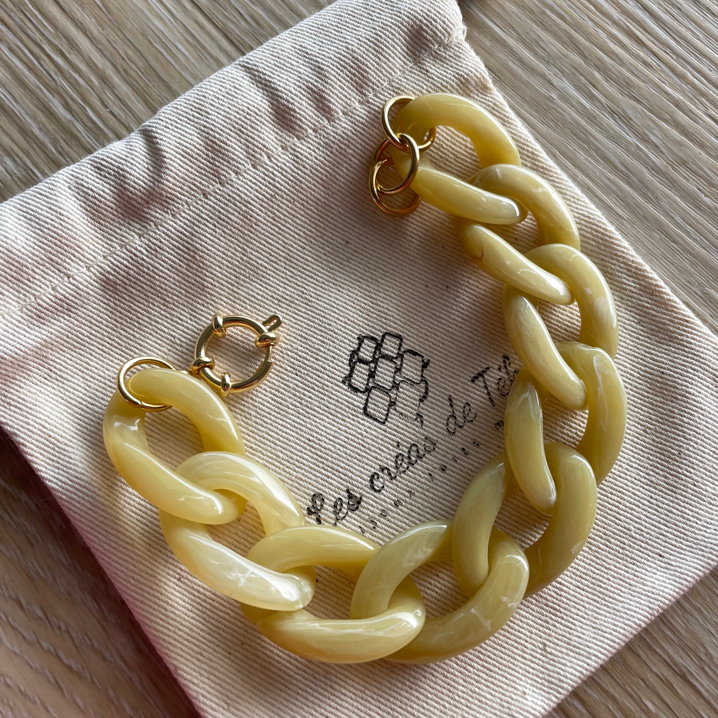 Bracelet en grosses mailles en acrylique coloris curry modèle Ohéa