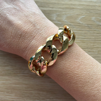 Bracelet en grosses mailles dorées en acrylique modèle Ohéa
