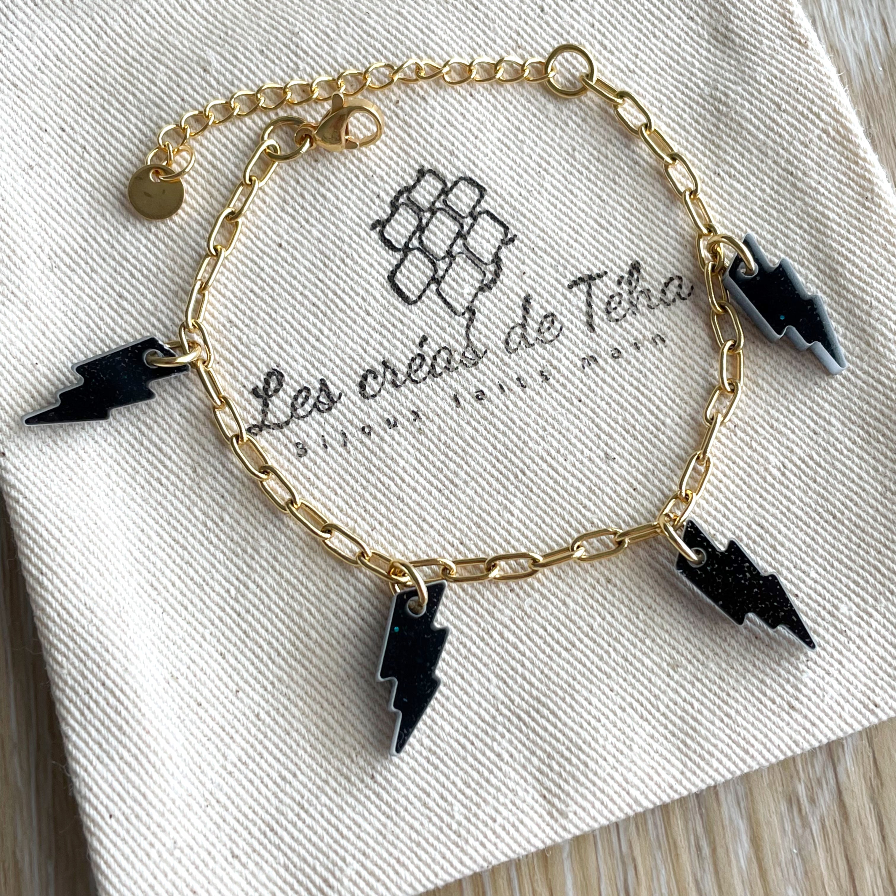 Bracelet réglable en acier inoxydable doré avec breloques modèle Anapa