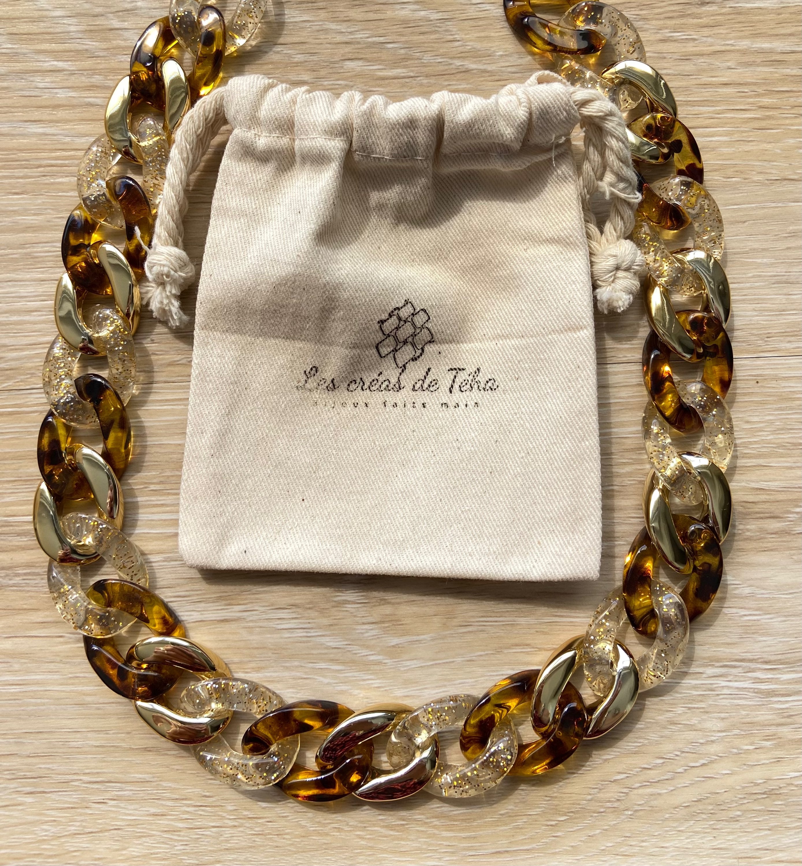 Collier en grosses mailles  écaille et doré modèle Ohéa