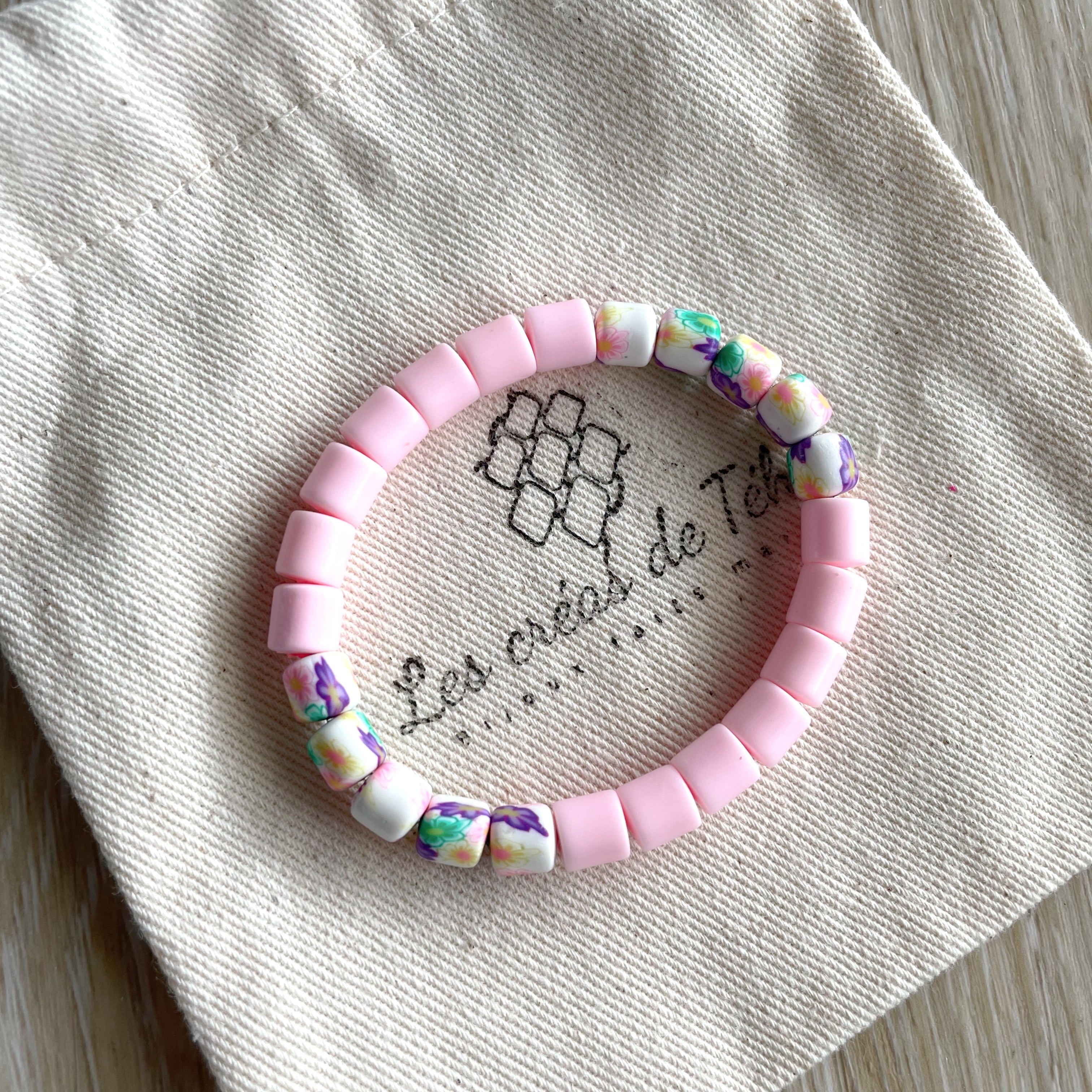 Bracelet enfant,  élastique en perles polymère modèle Candy