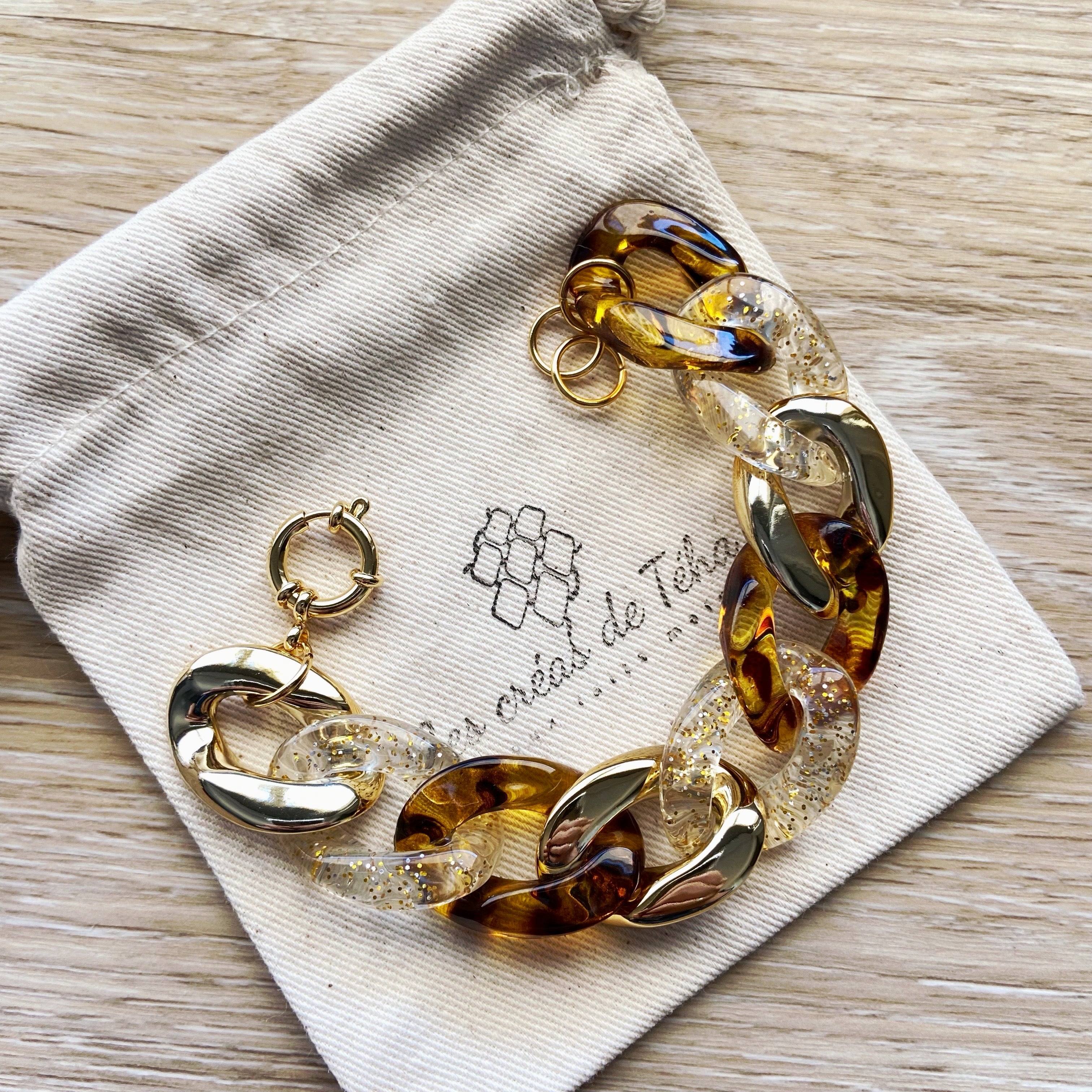 Bracelet tendance grosses mailles en acrylique et acier inoxydable modèle Ohea