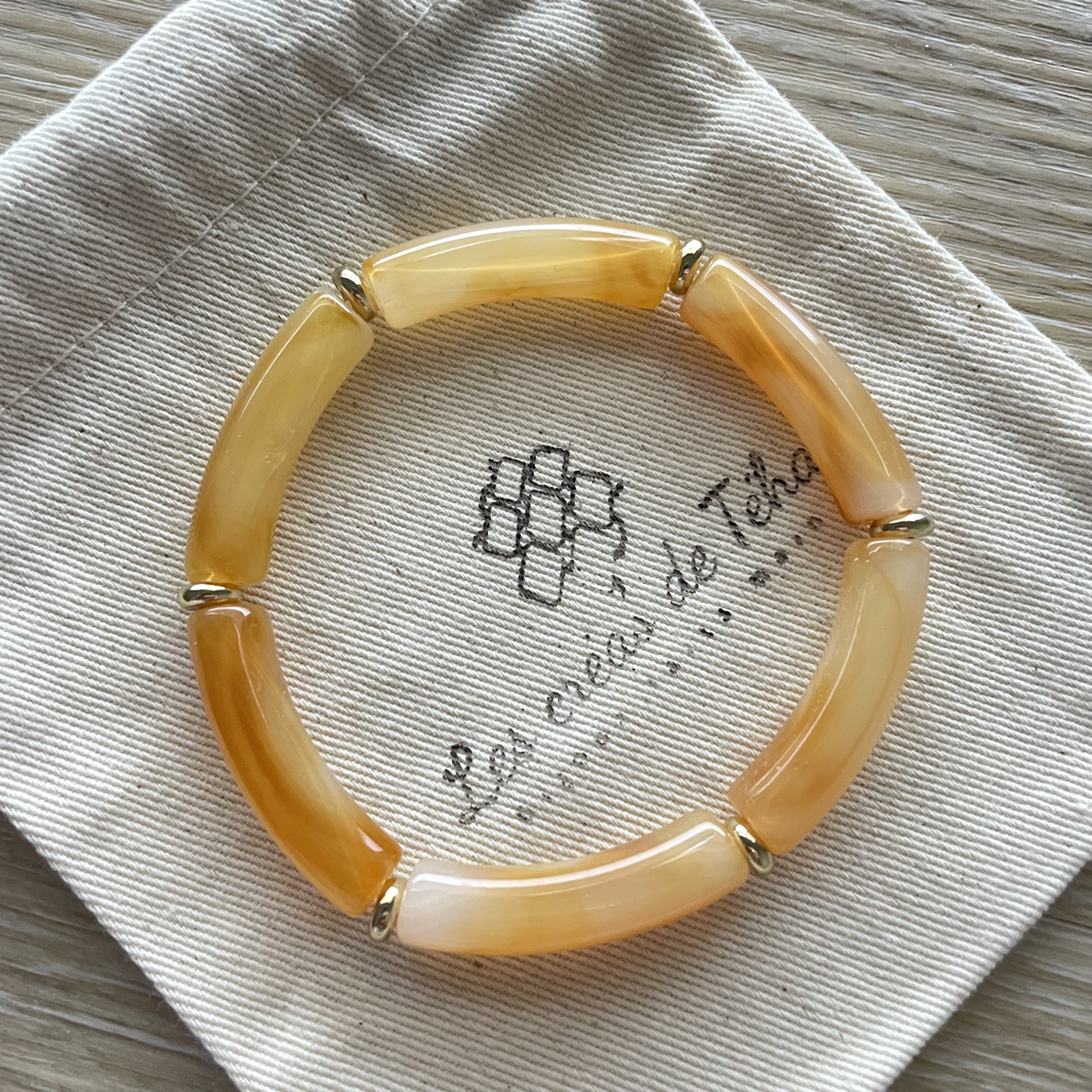 Bracelet élastique tendance perles incurvées modèle Ata