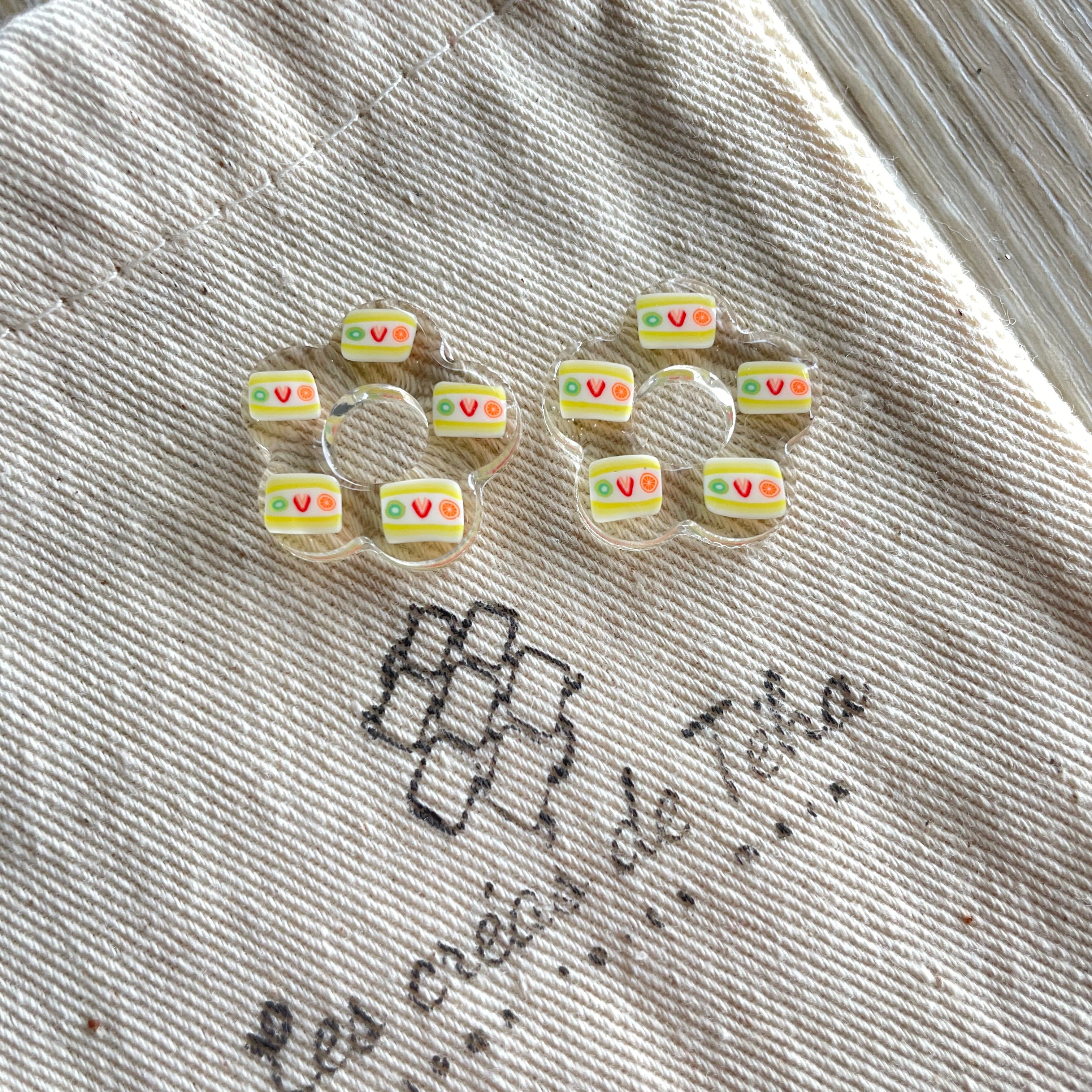 Pampilles fleurs en résine modèle Gourmandise