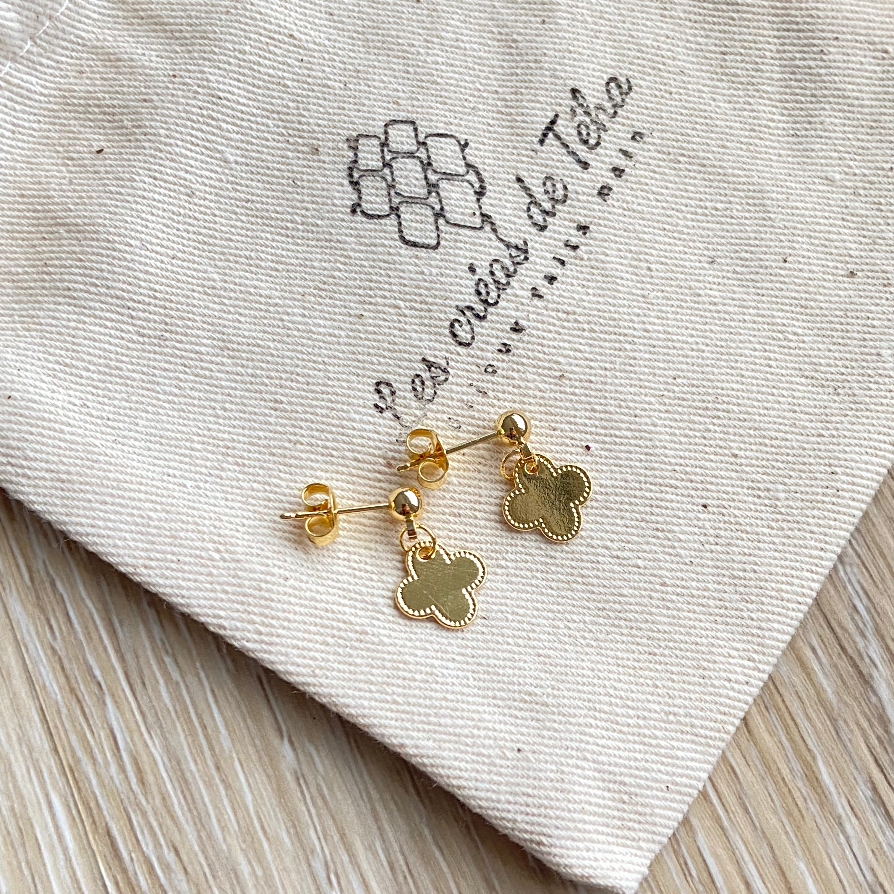 Boucles d’oreilles en plaqué or minimaliste modèle So cute