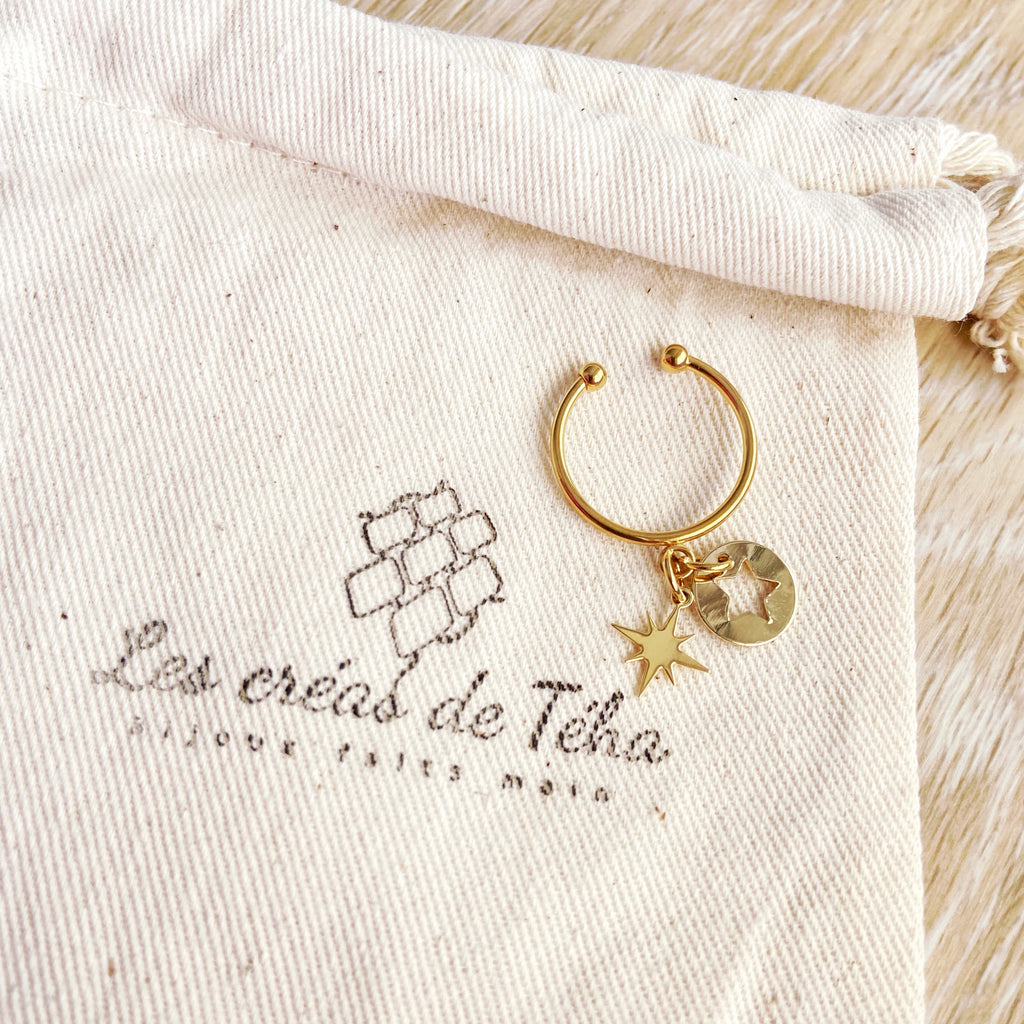 Bague réglable avec breloques en plaqué or modèle Mētāi
