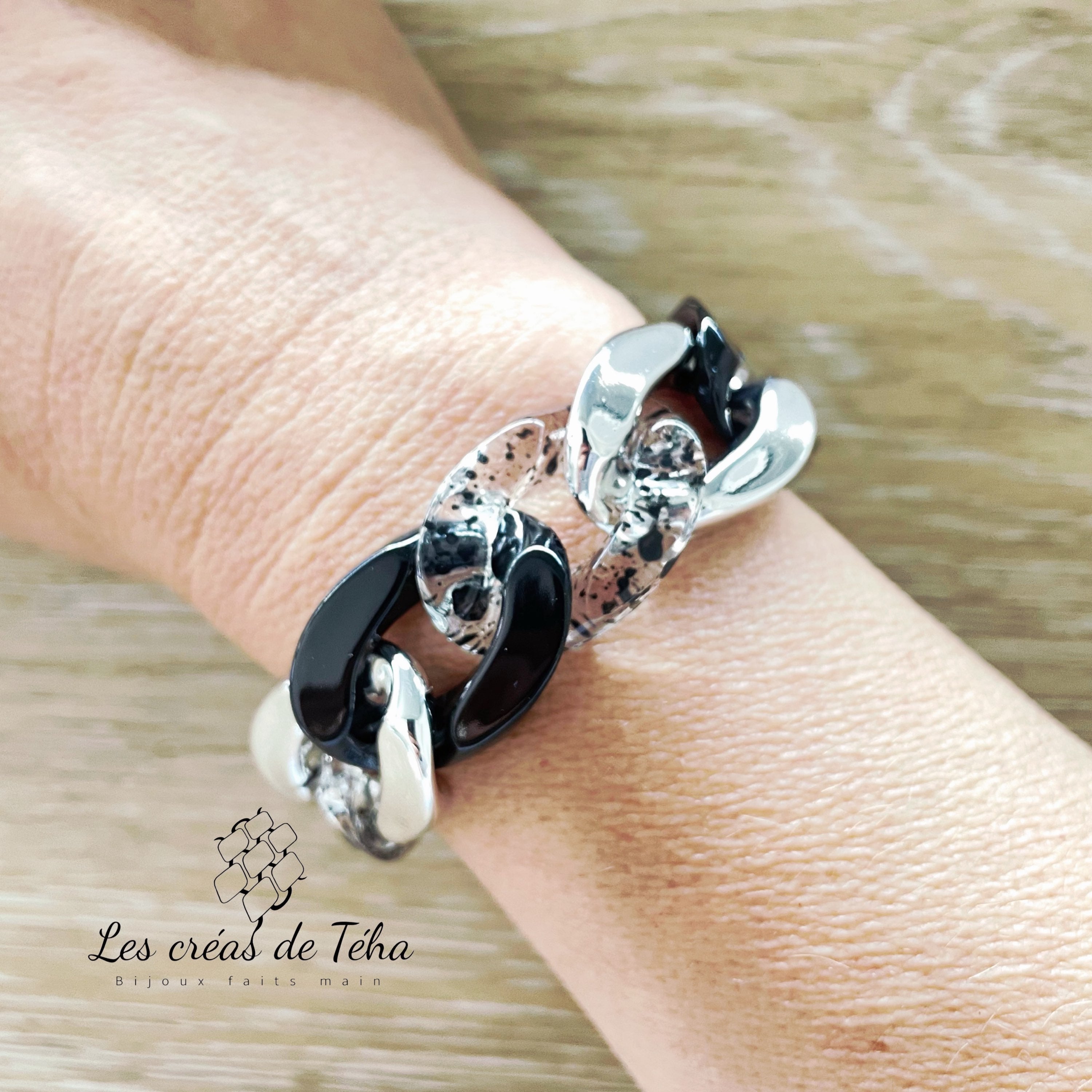 Bracelet tendance grosses mailles en acrylique noir et argent modèle Ohea