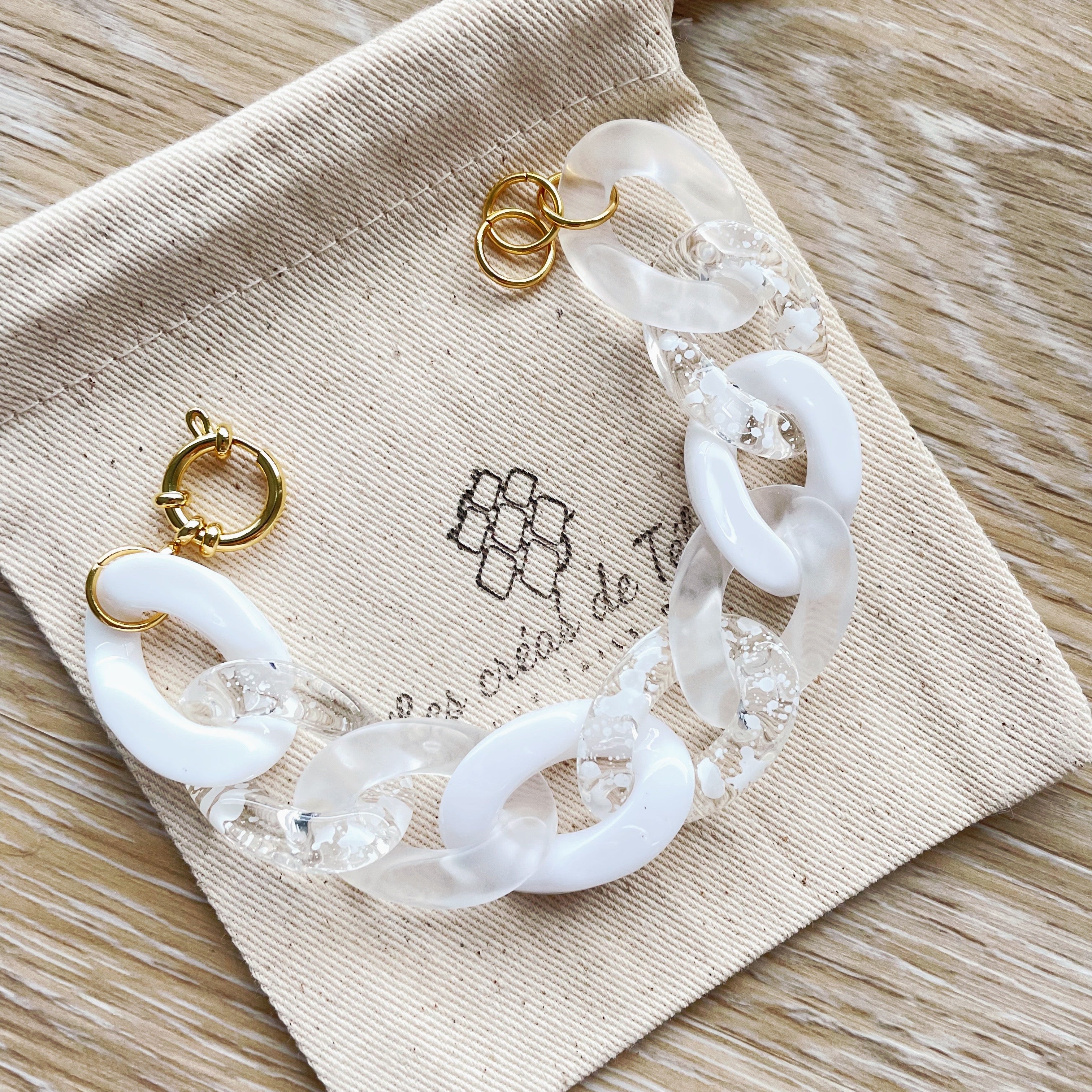 Bracelet tendance grosses mailles acrylique blanc,  acier inoxydable modèle Ohéa