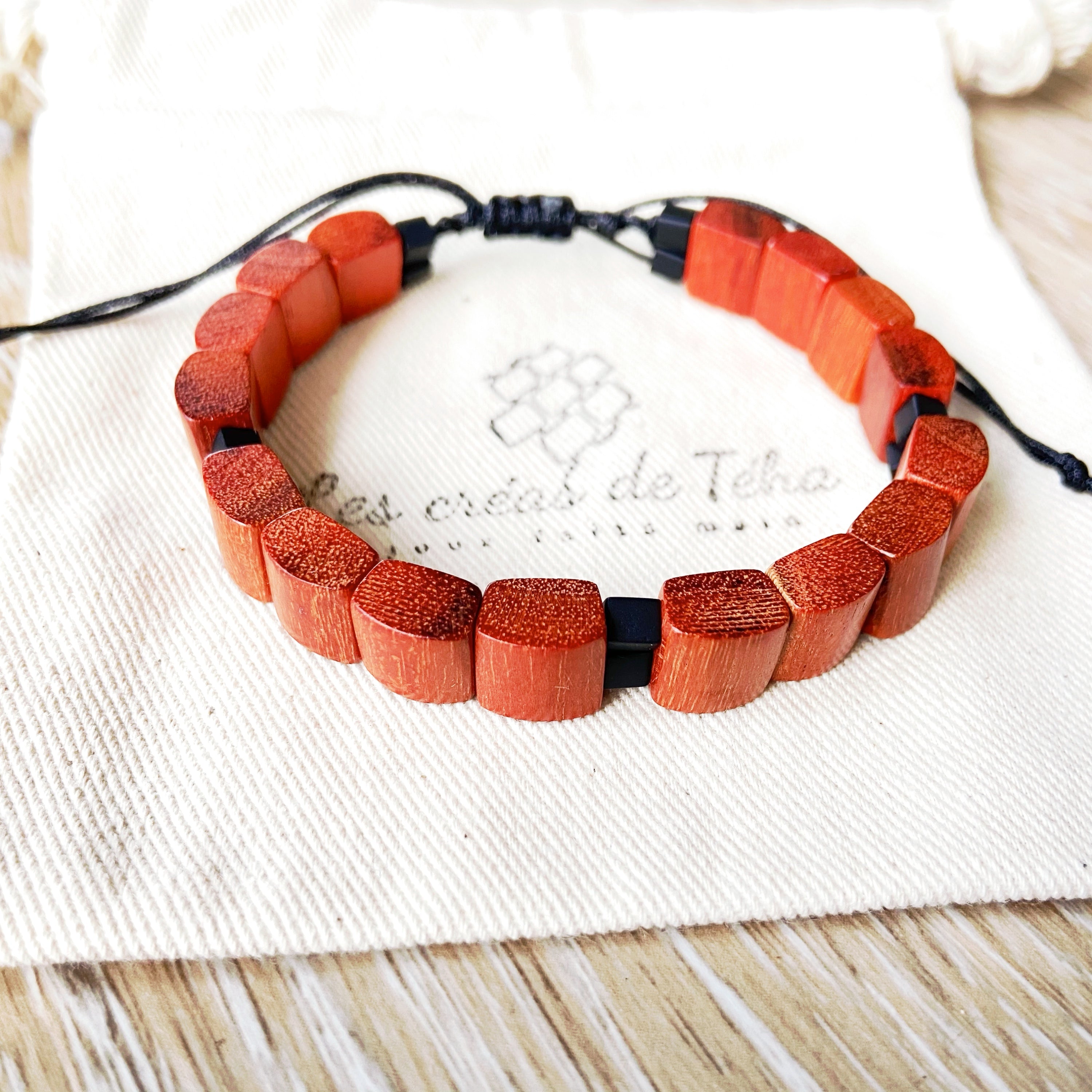 Bracelet homme modèle Mohina en perles en bois, en verre et hématite