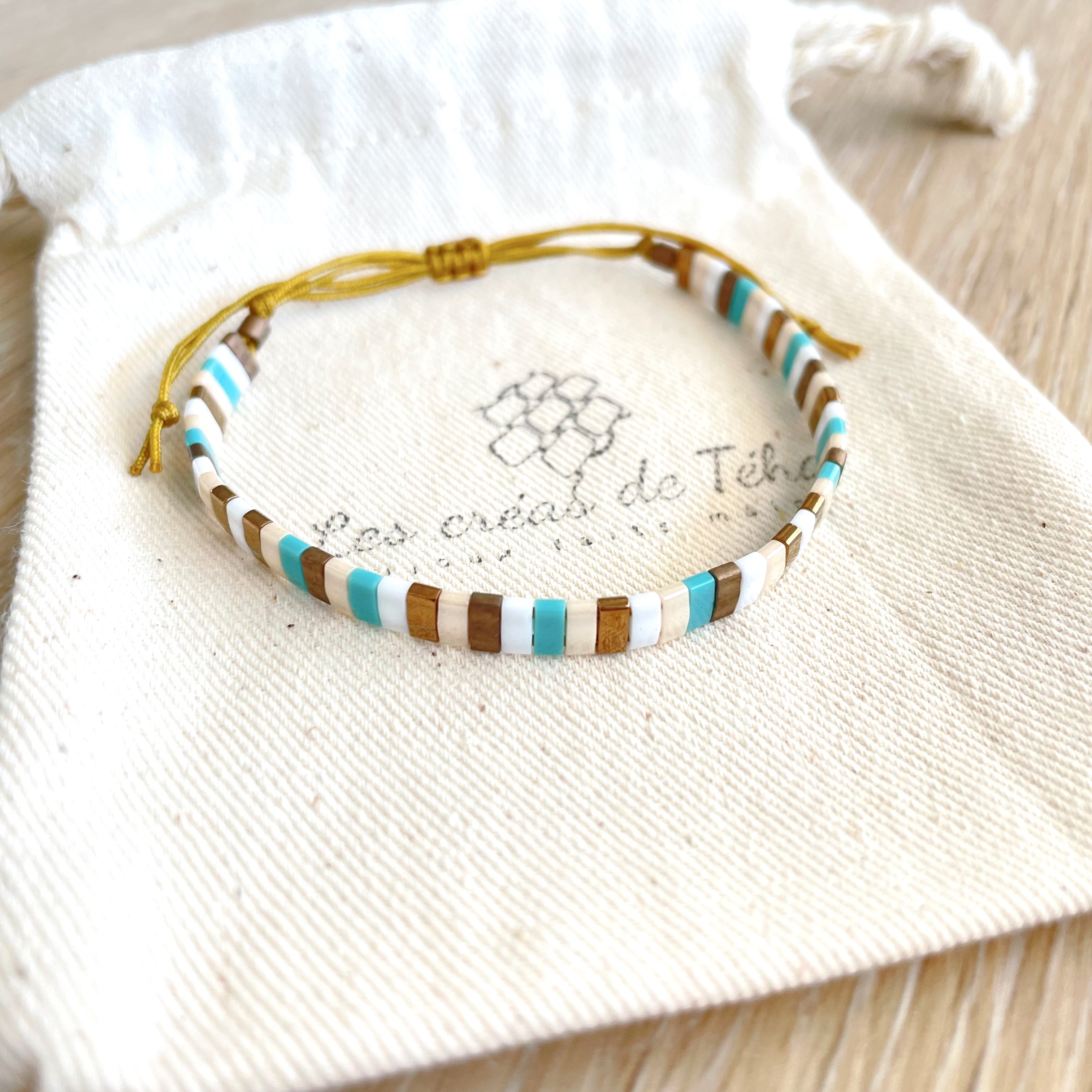Bracelet réglable en perles de verre   et cordon modèle Huira