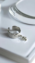 Bague en acier inoxydable et plaqué argent  modèle Chance