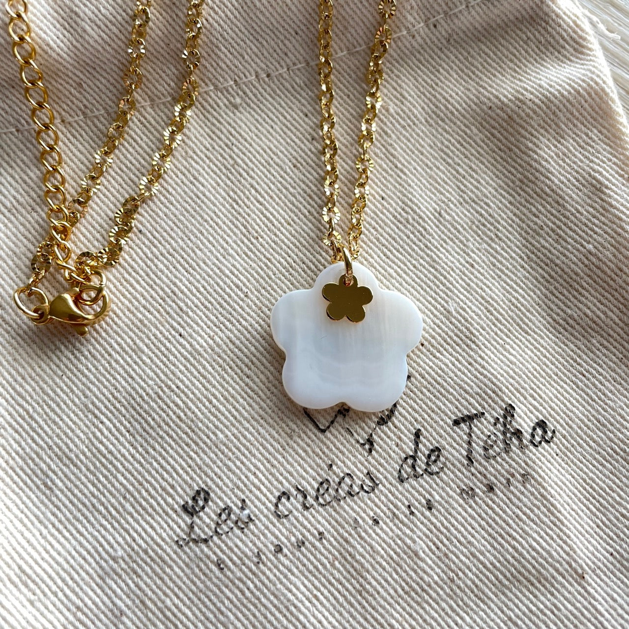 Collier en acier inoxydable et nacre modèle Flor