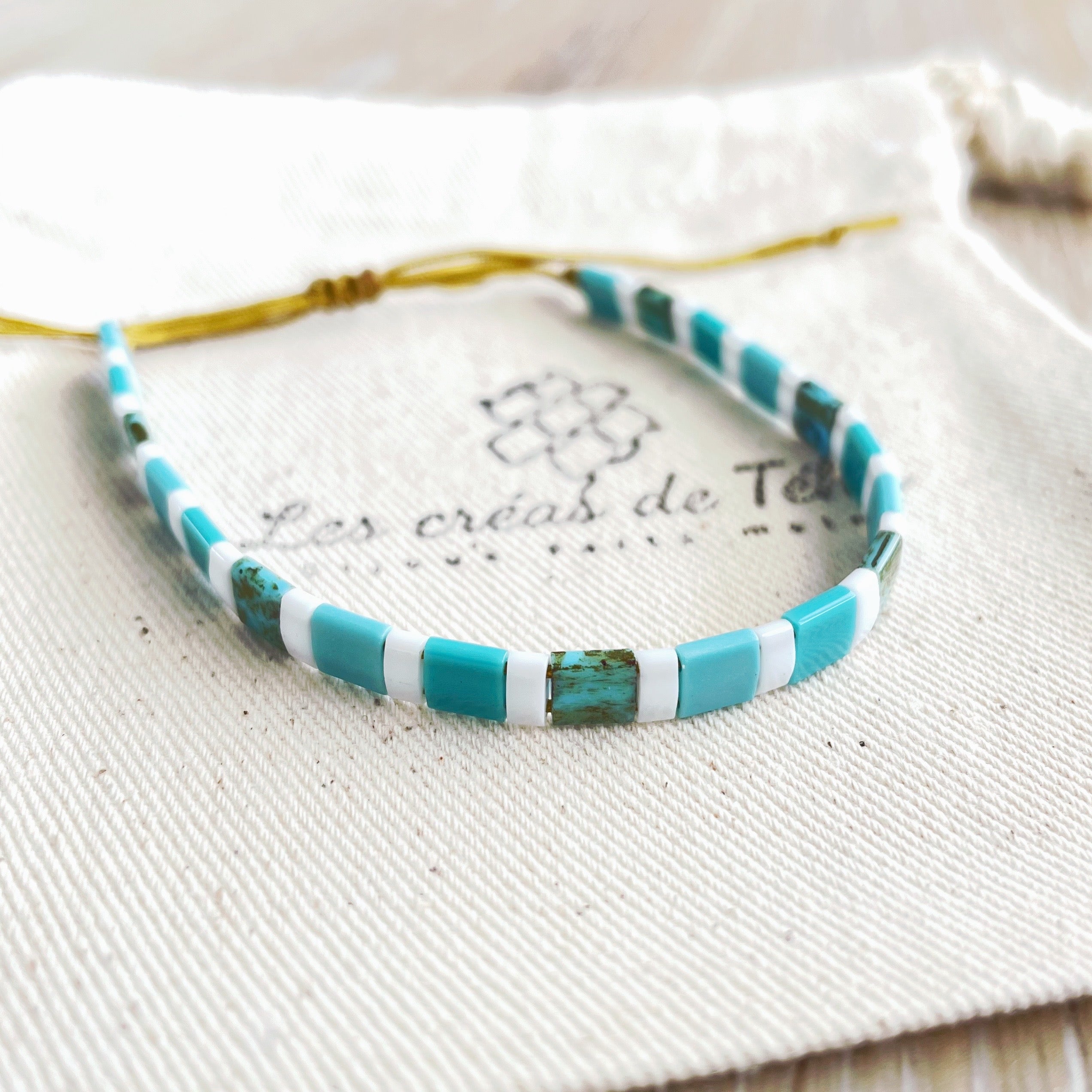 Bracelet en perles de verre et cordon modèle Huira