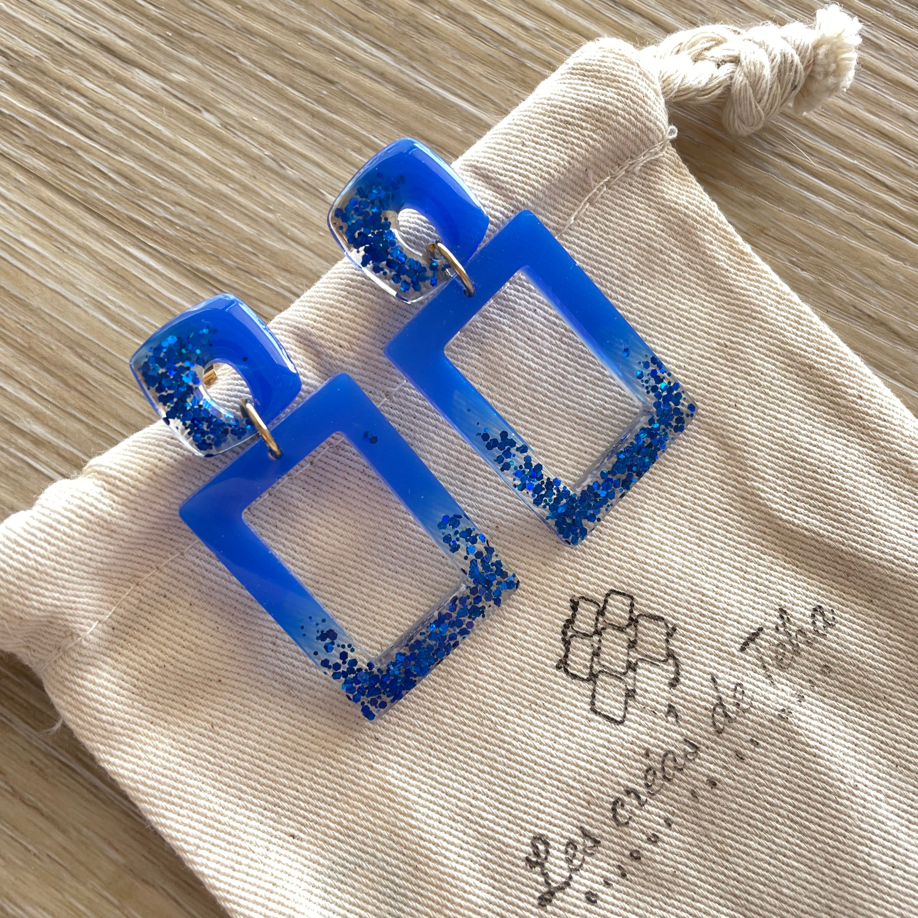 Boucles d’oreilles en résine et acier inoxydable modèle Brilho