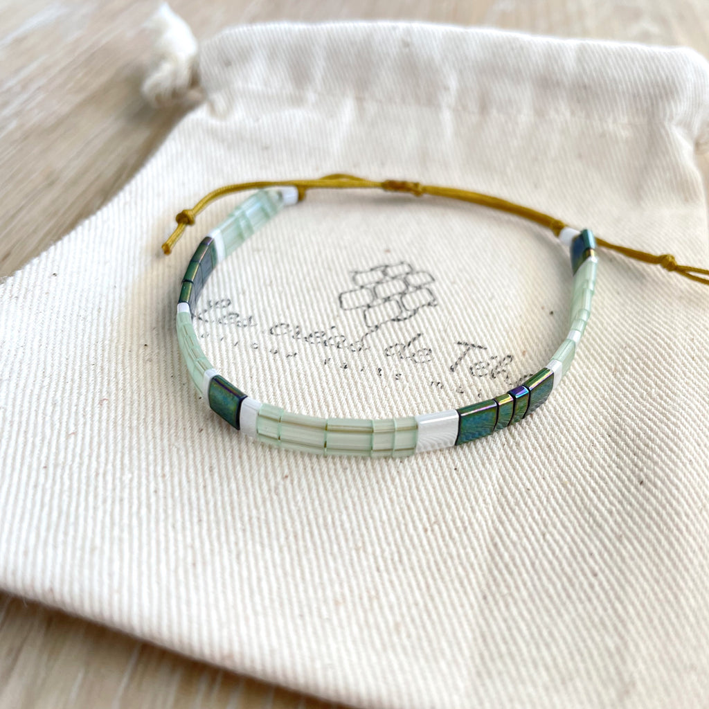 Bracelet en perles de verre  vertes et cordon modèle Huira