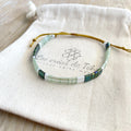 Bracelet en perles de verre  vertes et cordon modèle Huira