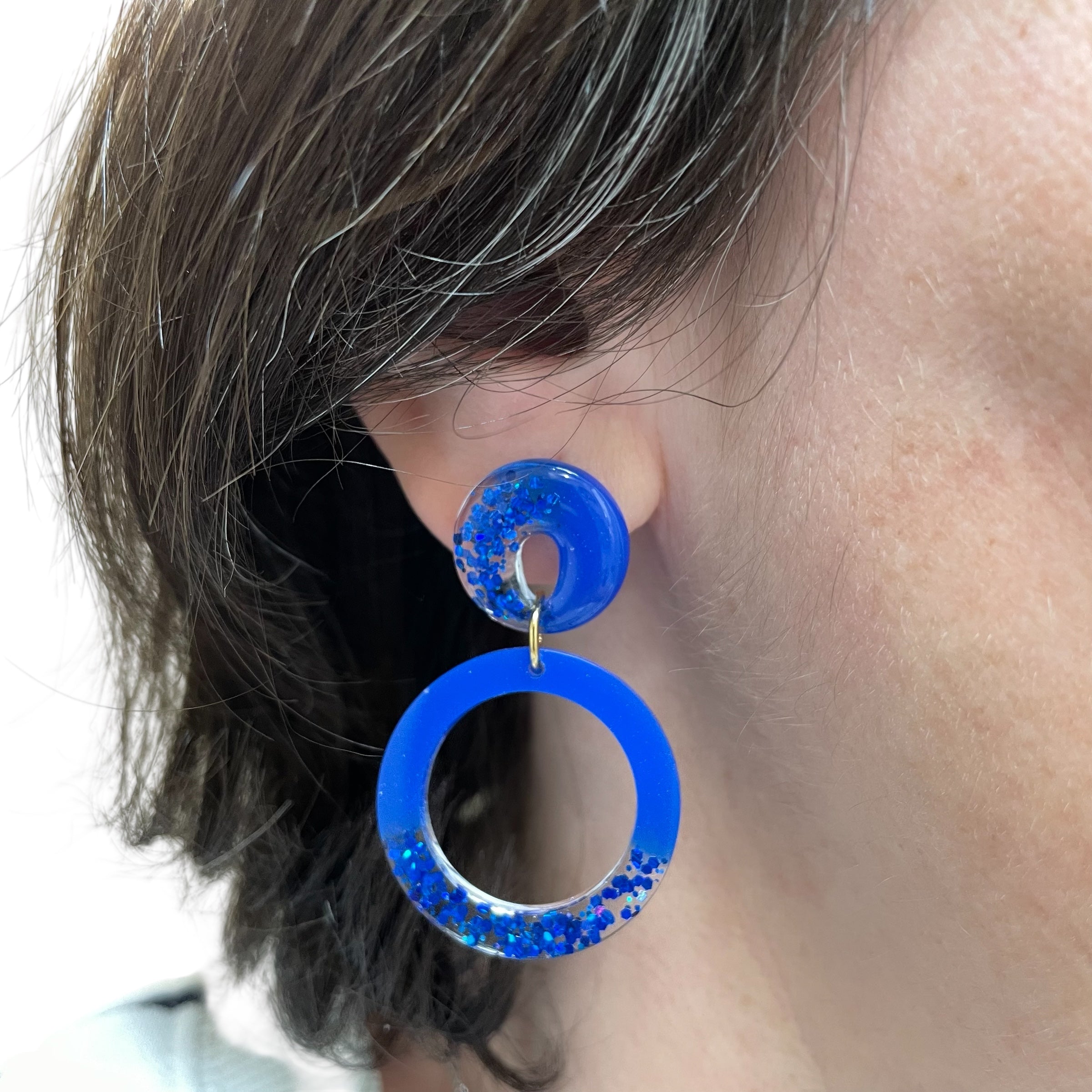 Boucles d’oreilles en résine et acier inoxydable modèle Brilho