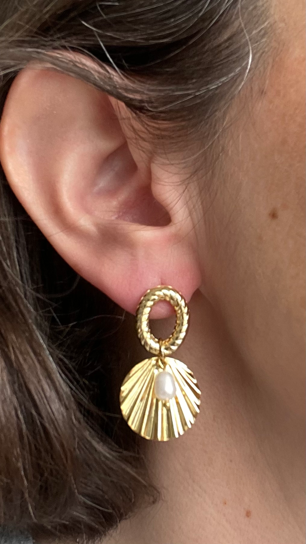 Boucles d’oreilles en plaqué or et perles d'eau douce modèle Pearl