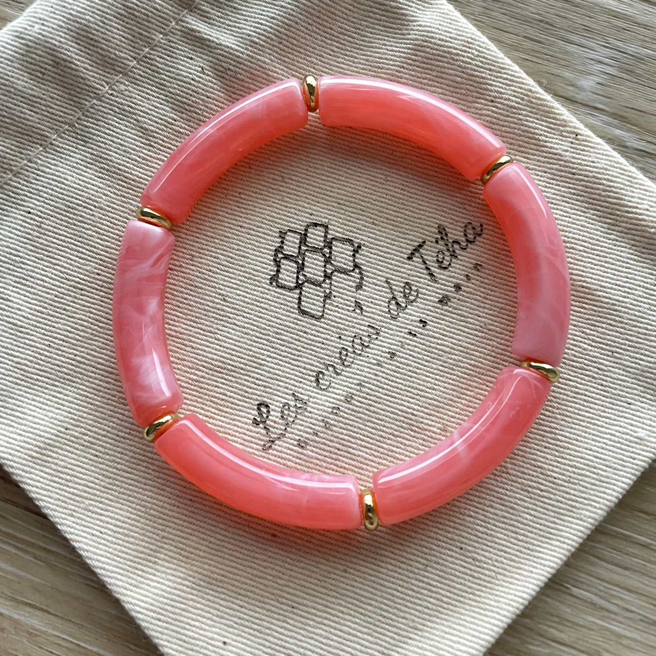 Bracelet élastique tendance perles incurvées modèle Ata