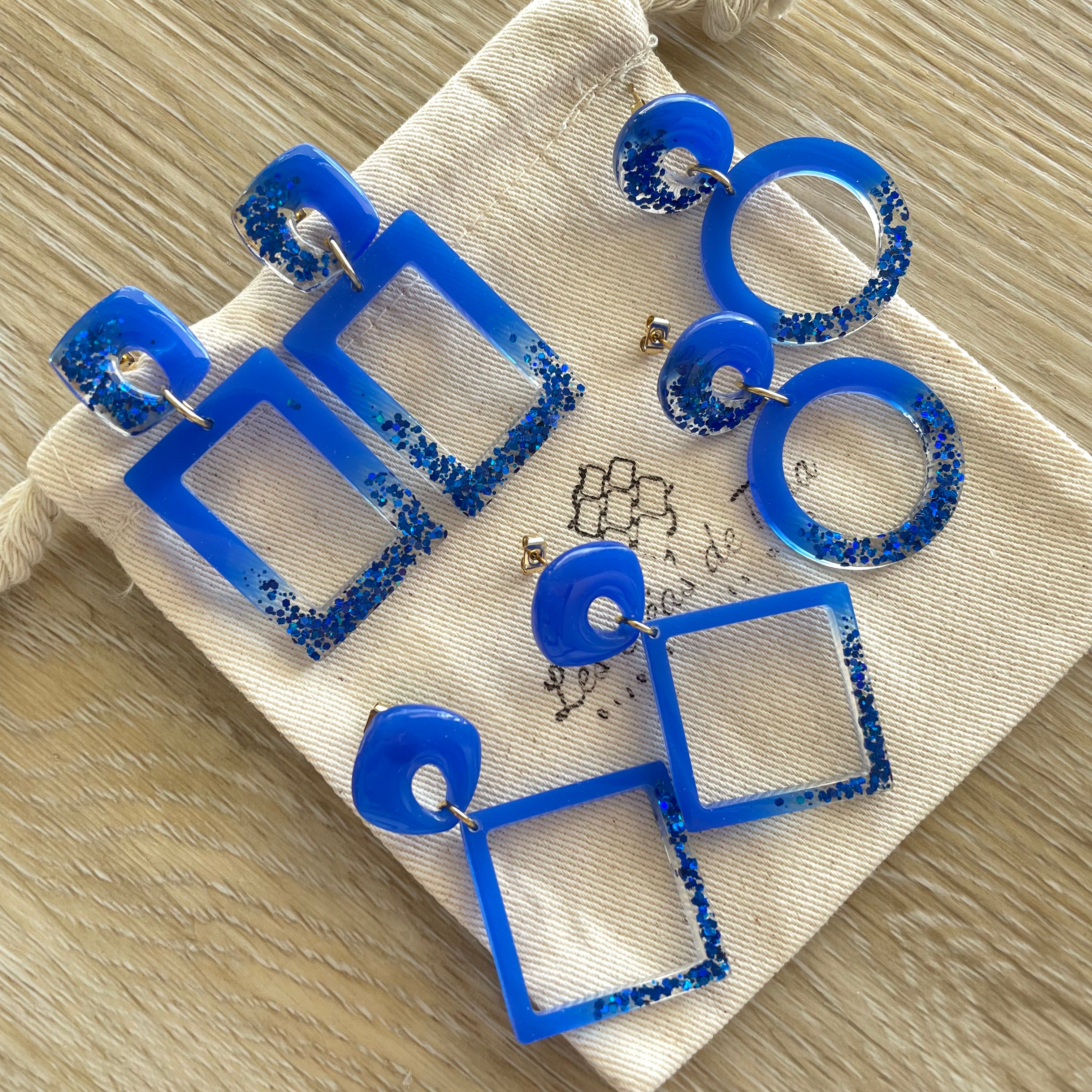Boucles d’oreilles en résine et acier inoxydable modèle Brilho