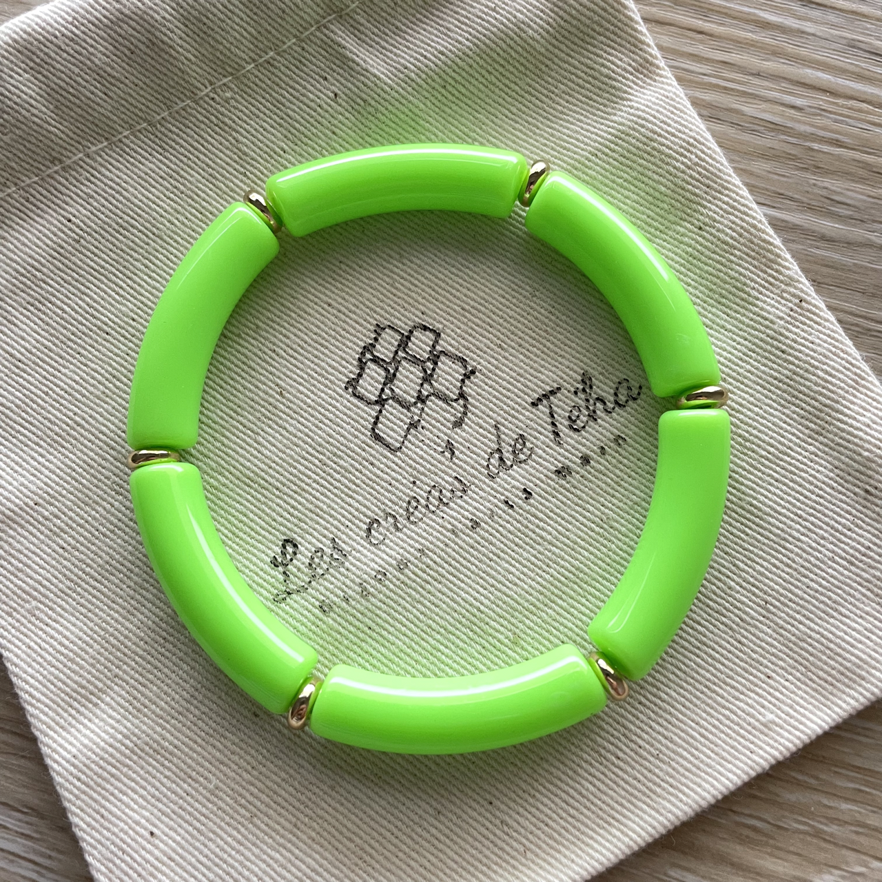 Bracelet élastique tendance perles incurvées modèle Ata