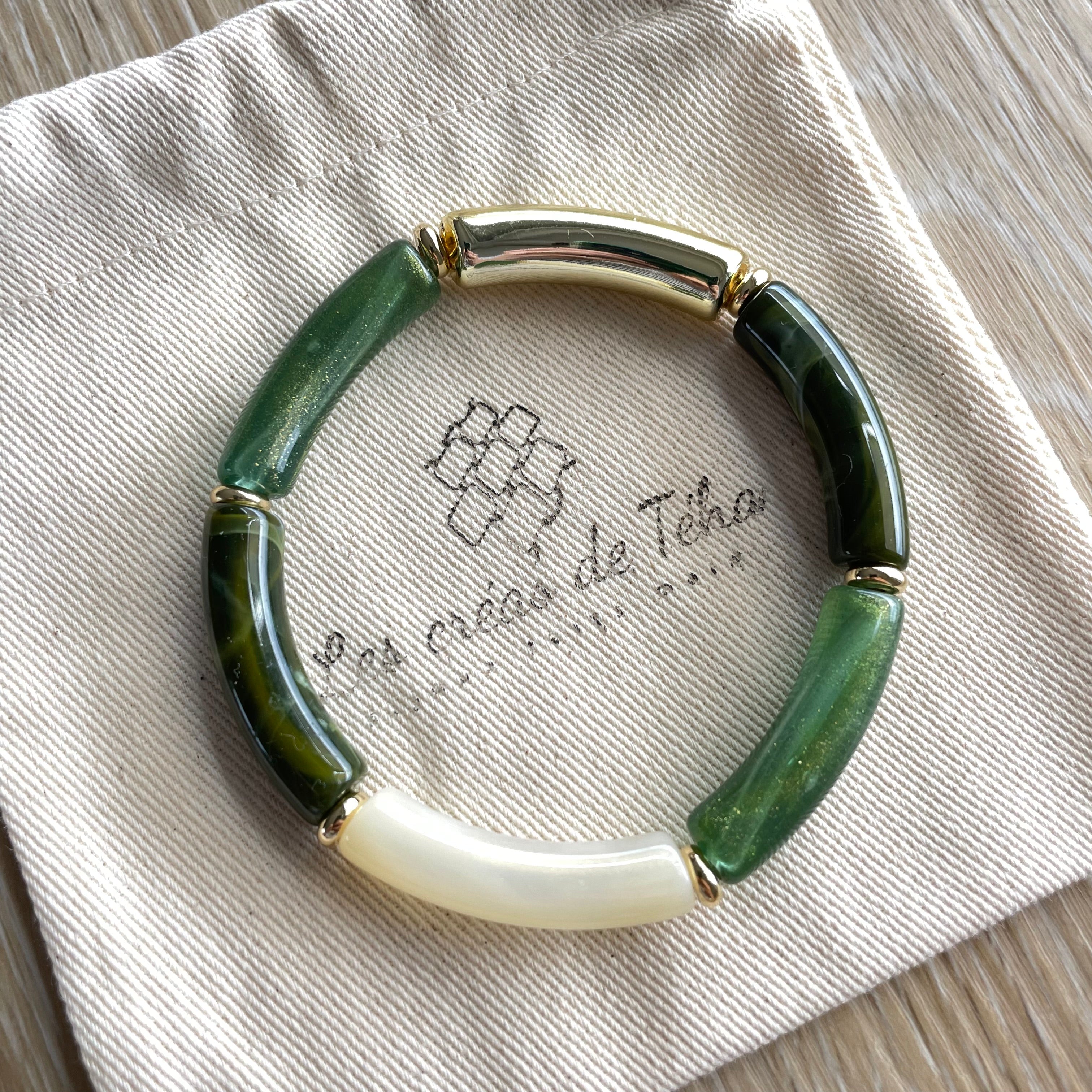 Bracelet élastique tendance perles incurvées modèle Ata