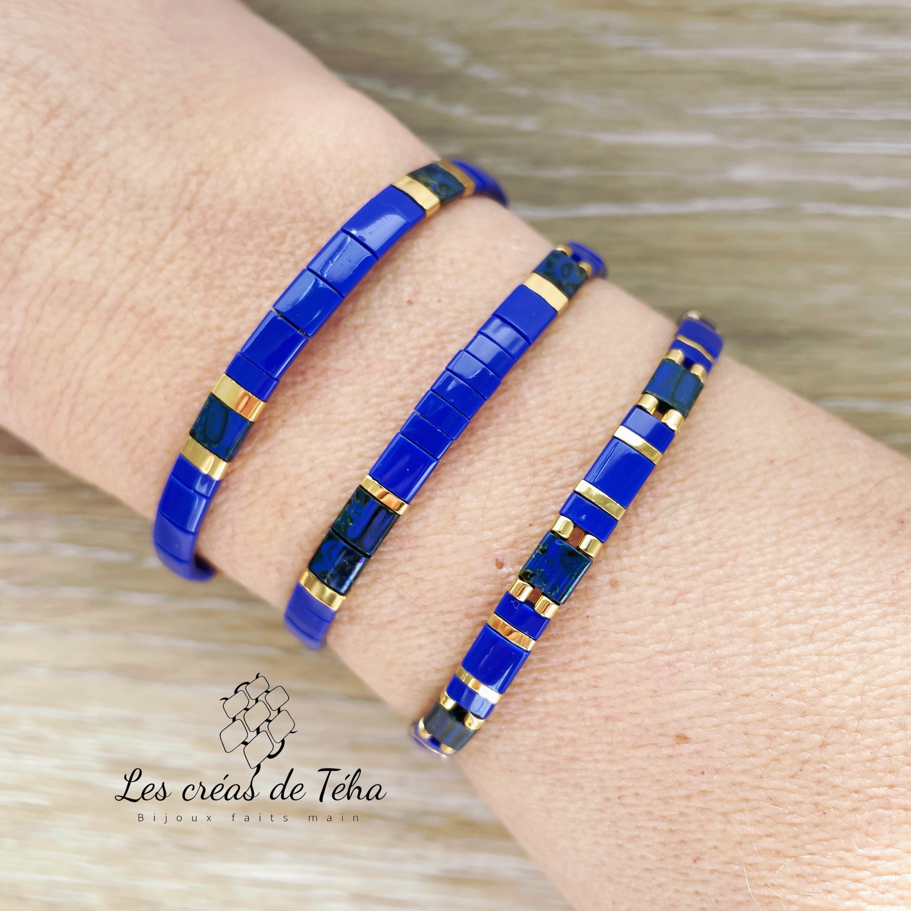Bracelet Huira bleu et doré en perles de verre et cordon