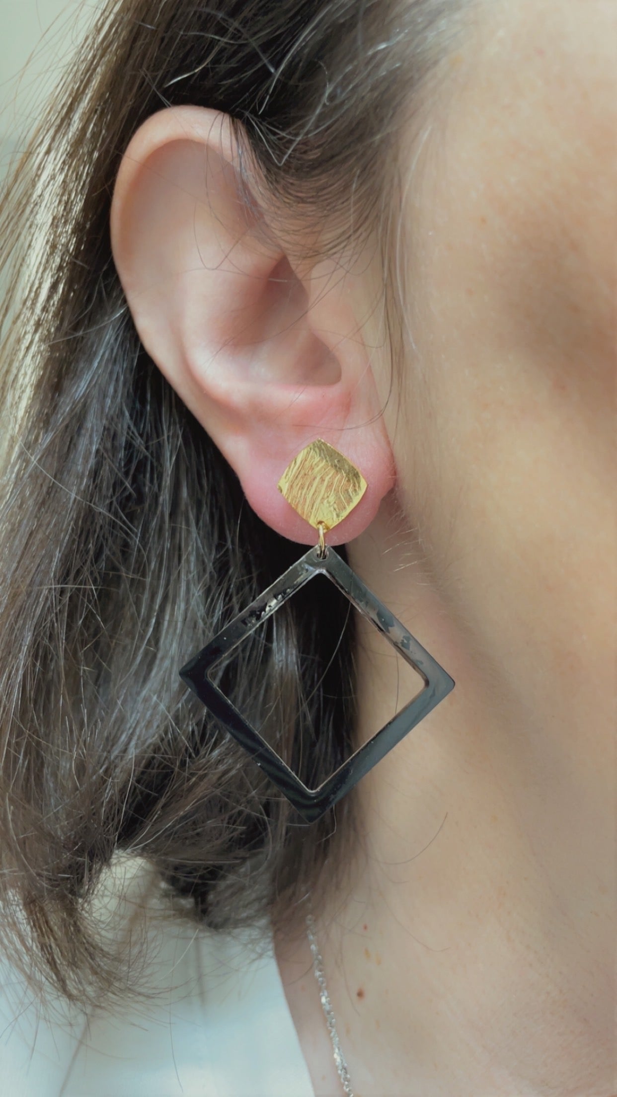 Boucles d’oreilles tendance plaquées or et résine modèle Diamond