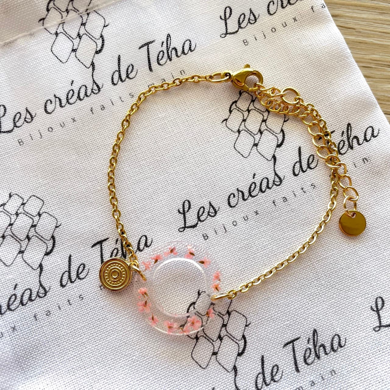 Bracelet réglable en acier inoxydable doré intercalaire en résine modèle Hana