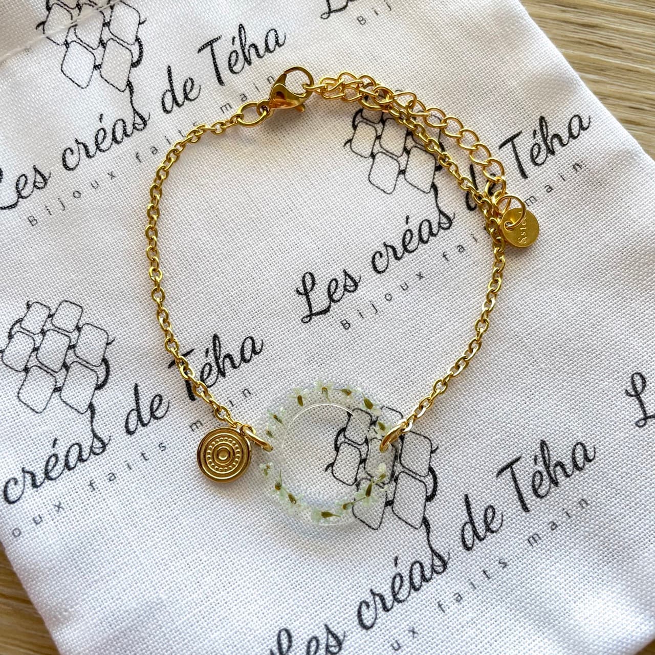 Bracelet réglable en acier inoxydable doré intercalaire en résine modèle Hana