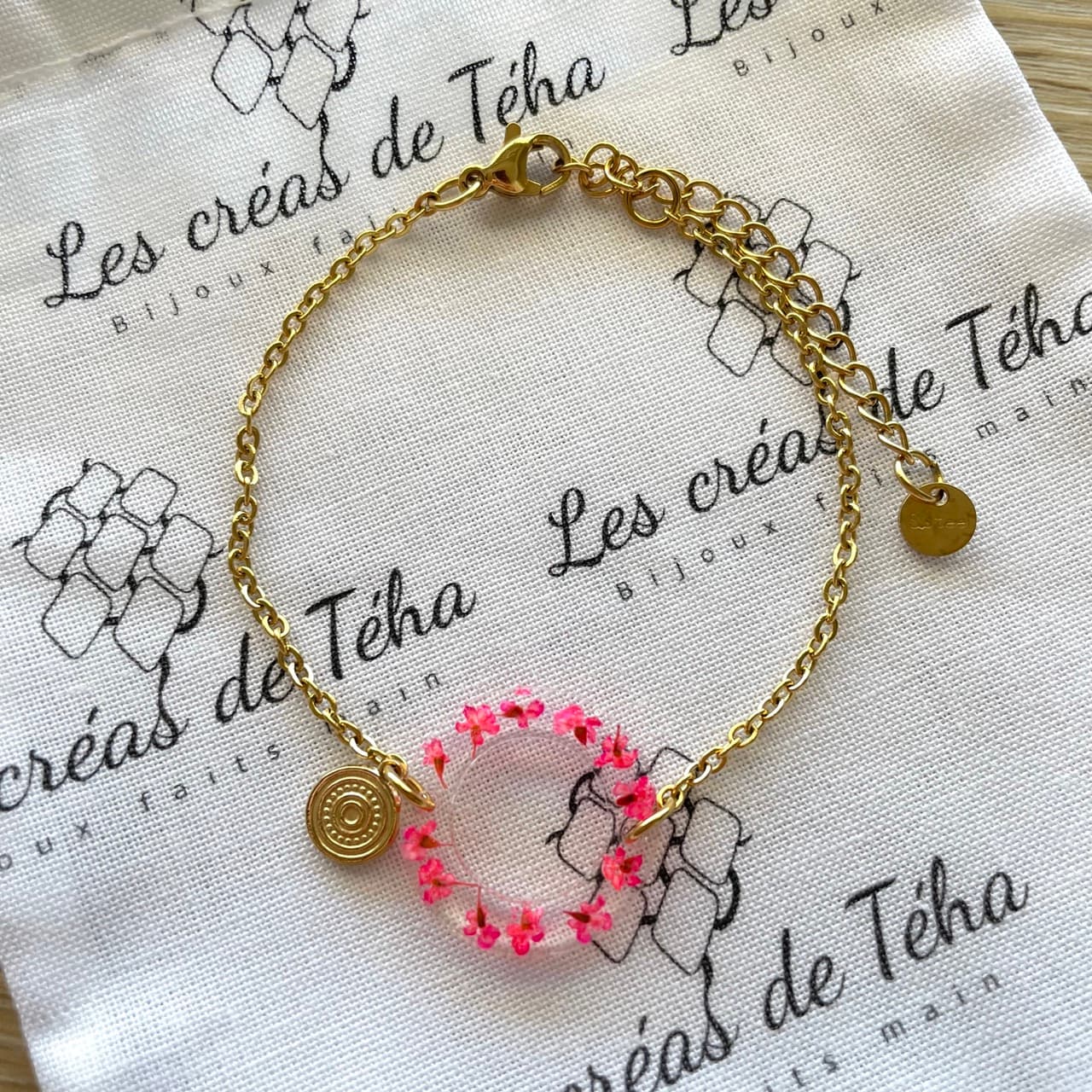Bracelet réglable en acier inoxydable doré intercalaire en résine modèle Hana