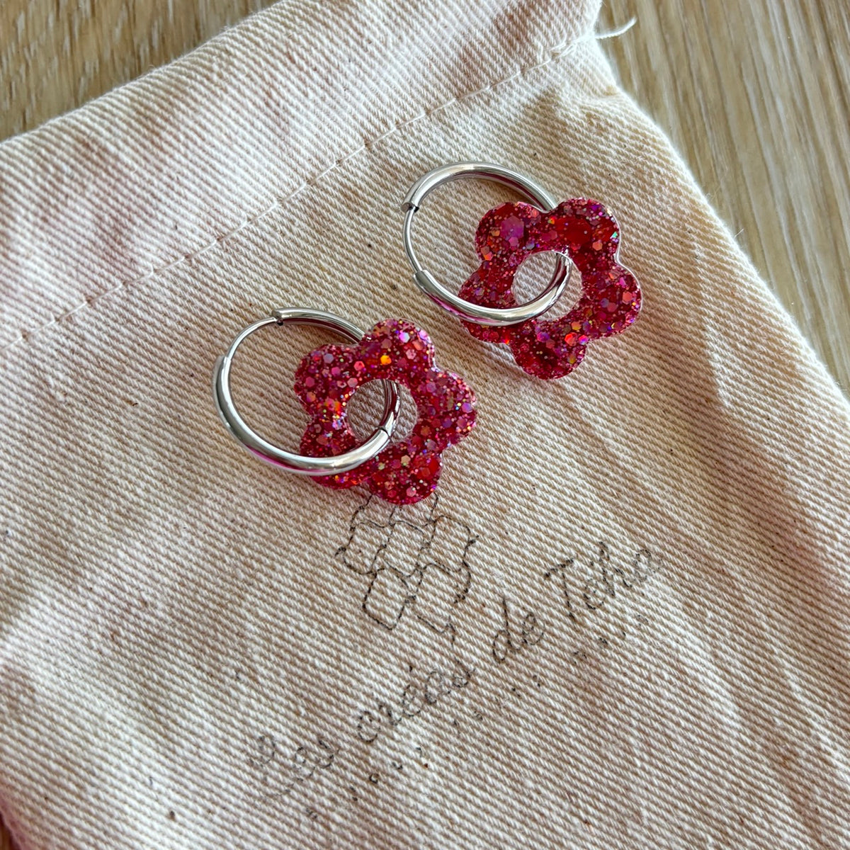 Pampilles interchangeables avec ou sans créoles modèle Flower Octobre rose