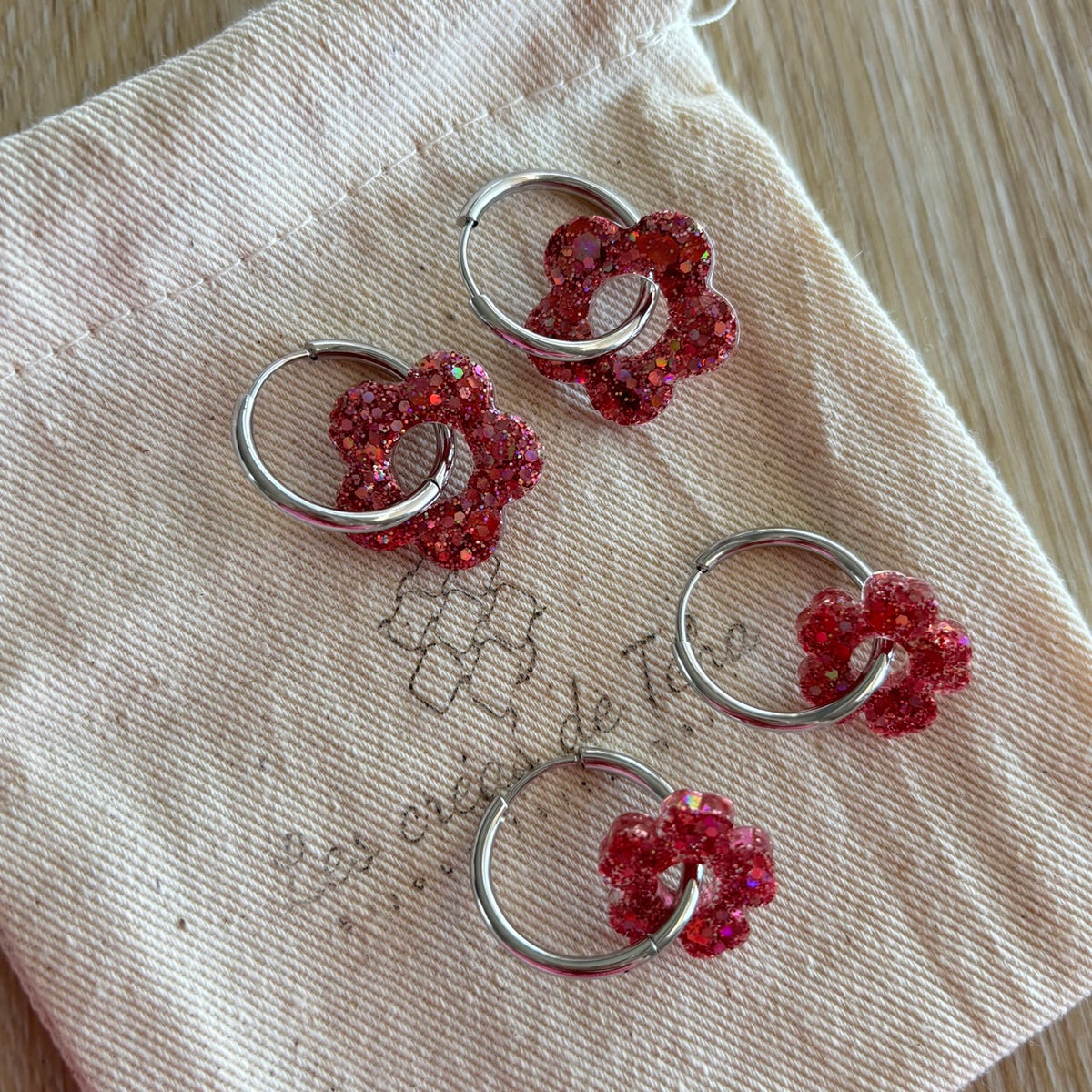 Pampilles interchangeables avec ou sans créoles modèle Flower Octobre rose